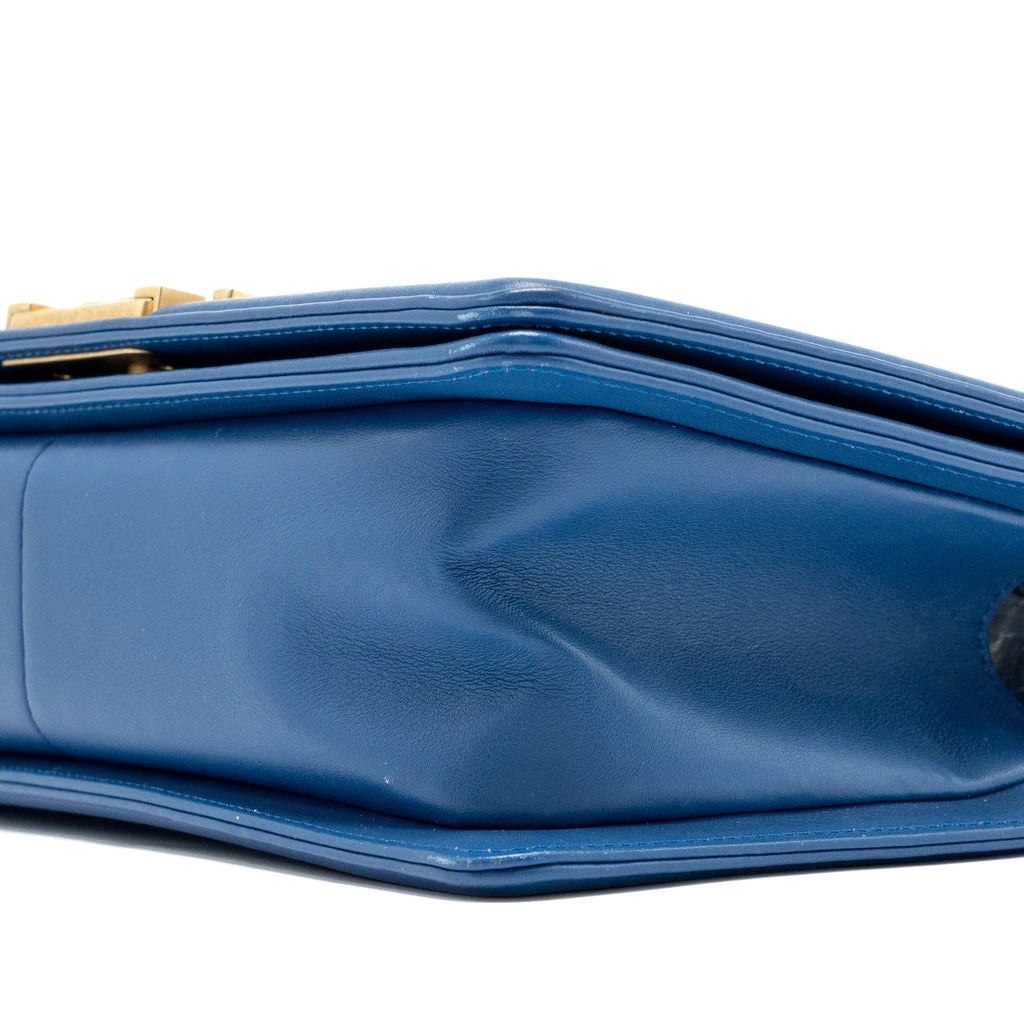 CHANEL MEDIUM BOY BAG CALFSKIN BLUE GHW