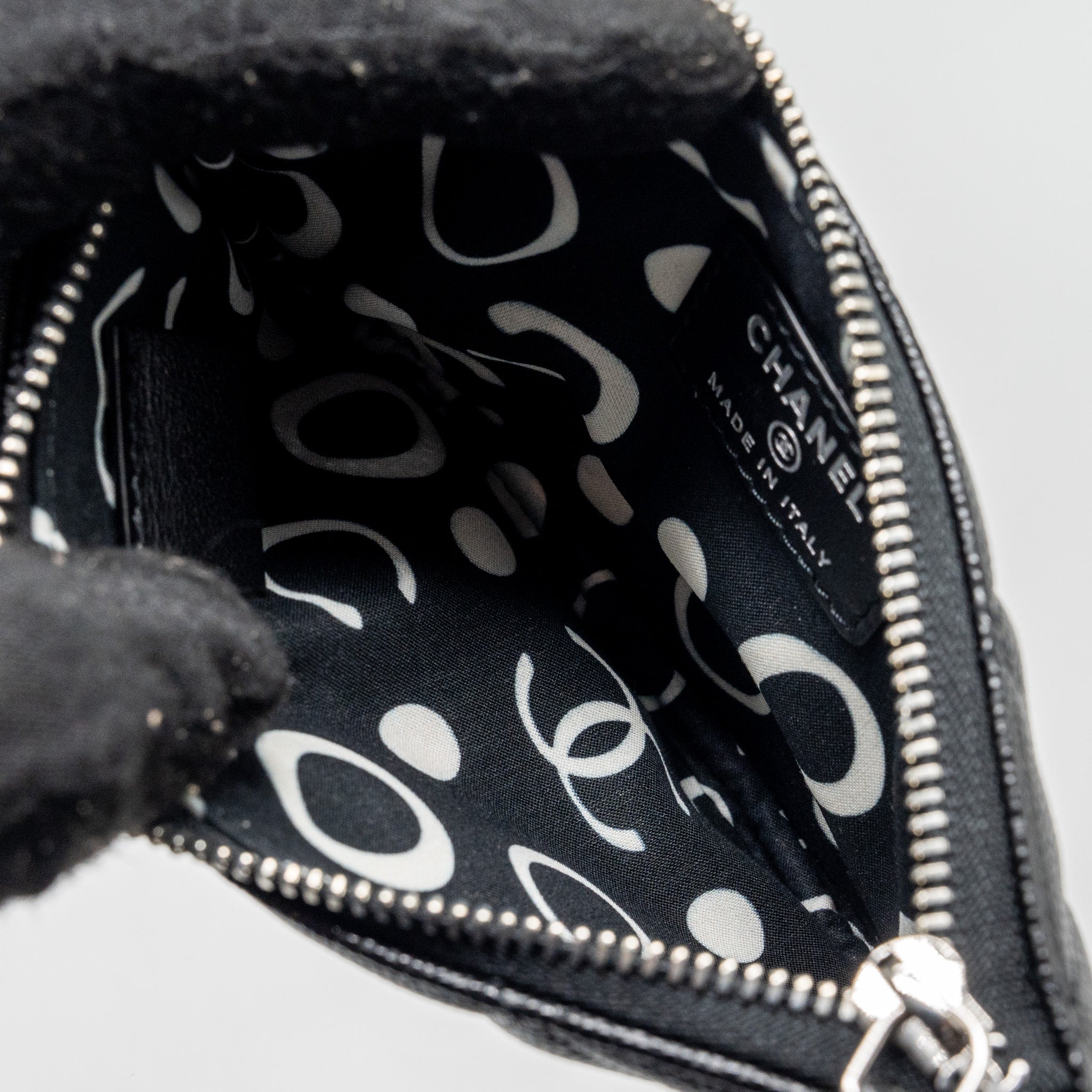CHANEL COCO CHANEL ON CC LOGO MINI OCASE ZIP POUCH CAVIAR BLACK SHW (MICROCHIP)