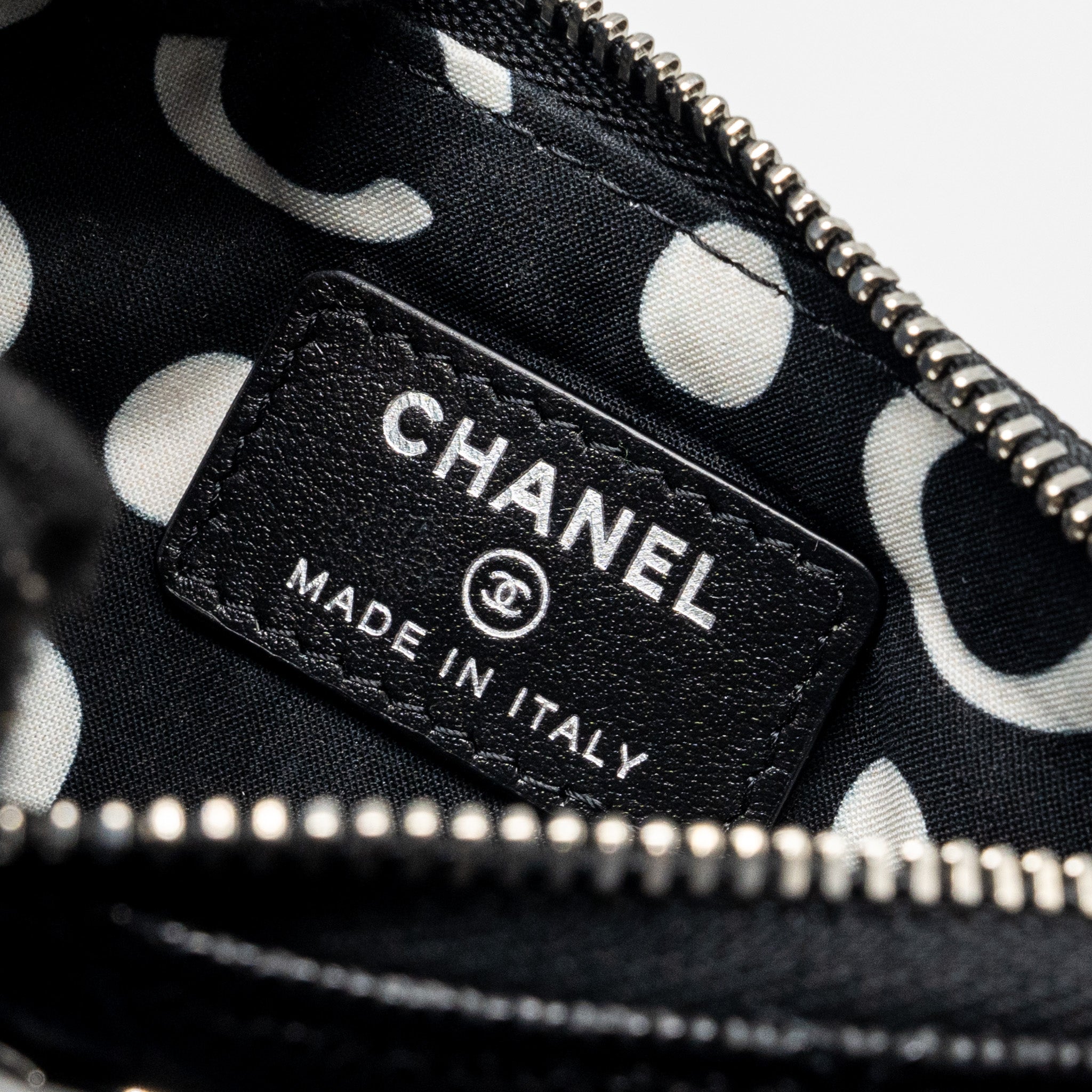 CHANEL COCO CHANEL ON CC LOGO MINI OCASE ZIP POUCH CAVIAR BLACK SHW (MICROCHIP)