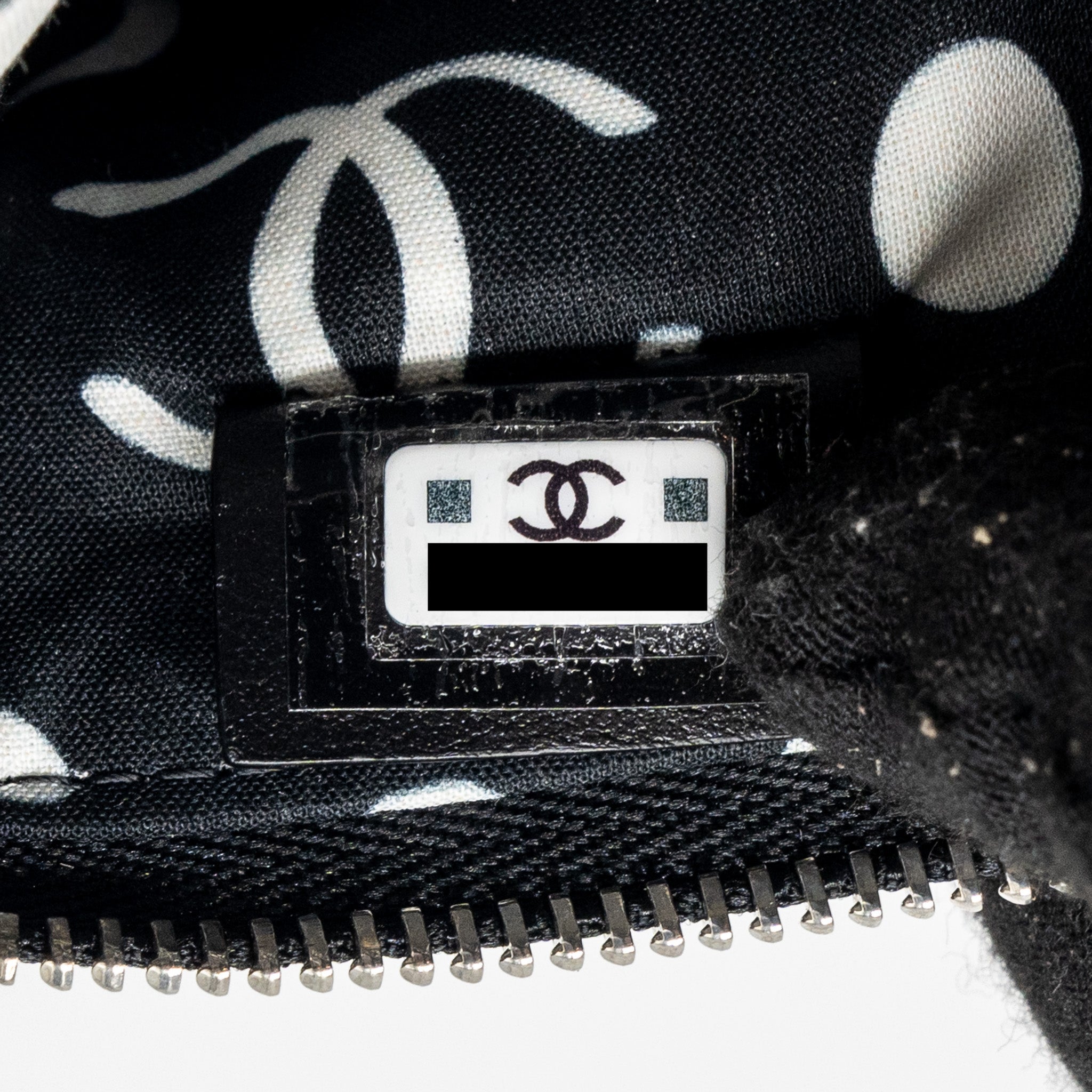 CHANEL COCO CHANEL ON CC LOGO MINI OCASE ZIP POUCH CAVIAR BLACK SHW (MICROCHIP)