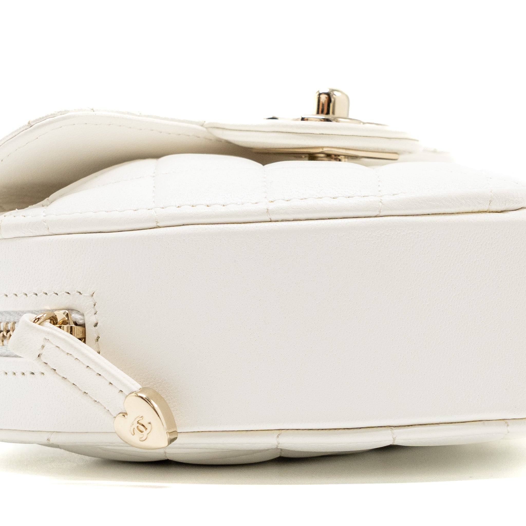 CHANEL 22S SMALL HEART BAG LAMBSKIN WHITE LGHW