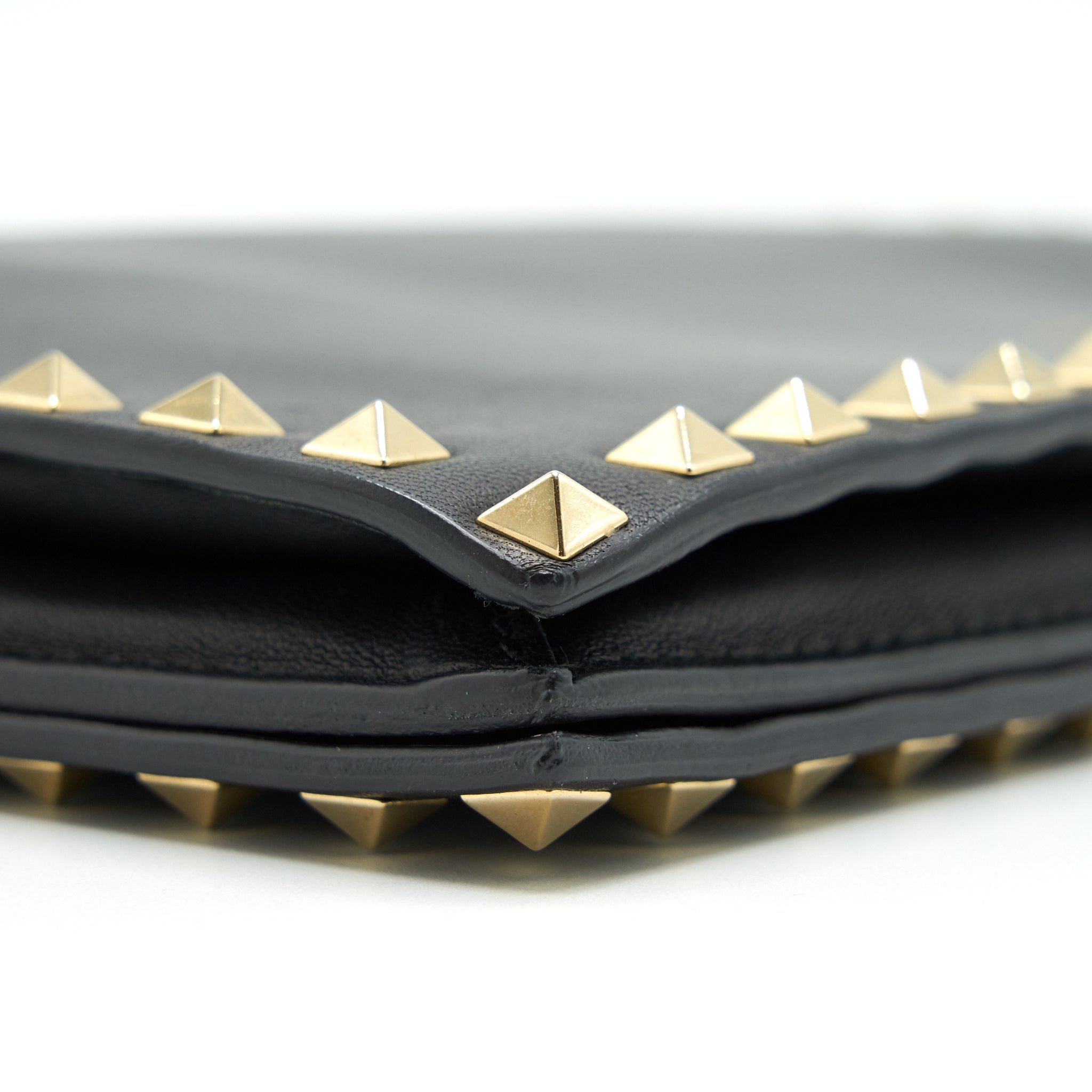 VALENTINO GARAVANI ROCKSTUD LEATHER CLUTCH BAG BLACK