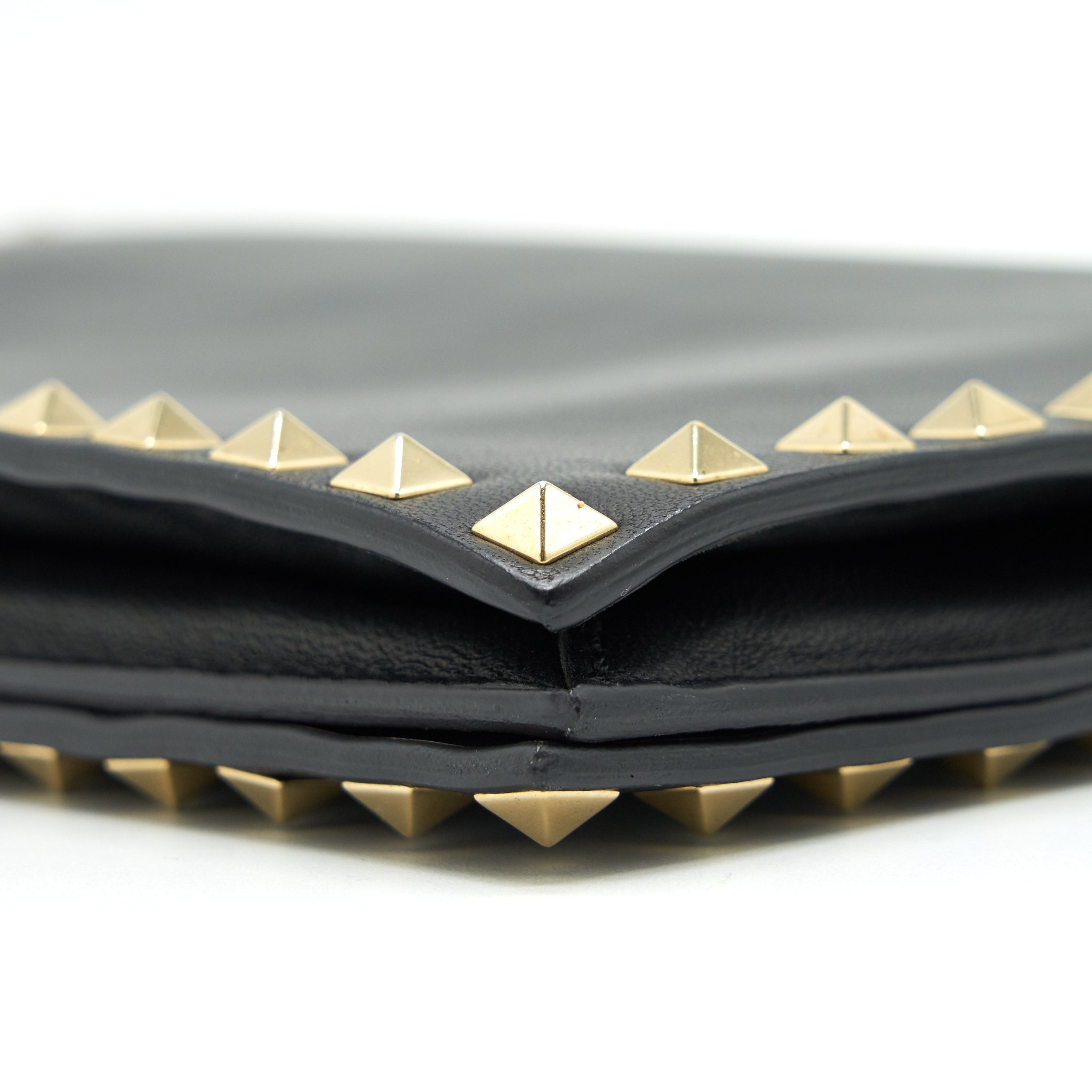 VALENTINO GARAVANI ROCKSTUD LEATHER CLUTCH BAG BLACK