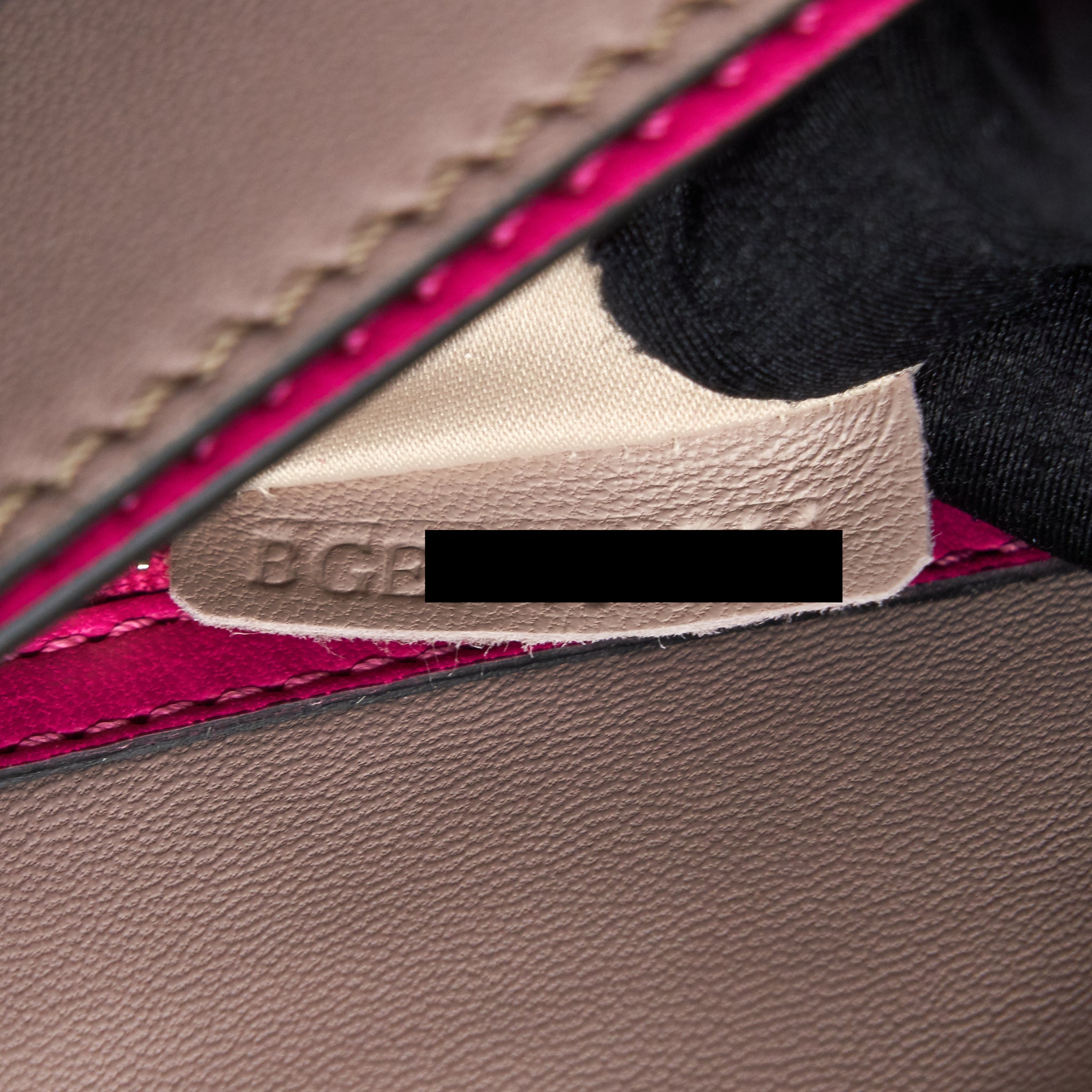 VALENTINO ROCKSTUD CLUTCH PINK GHW