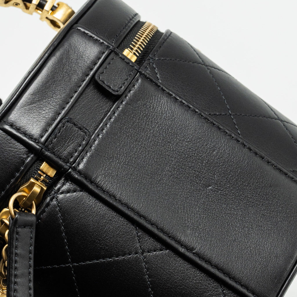 CHANEL PEARL LETTER LOGO DETAILED VANITY CASE CALFSKIN BLACK GHW