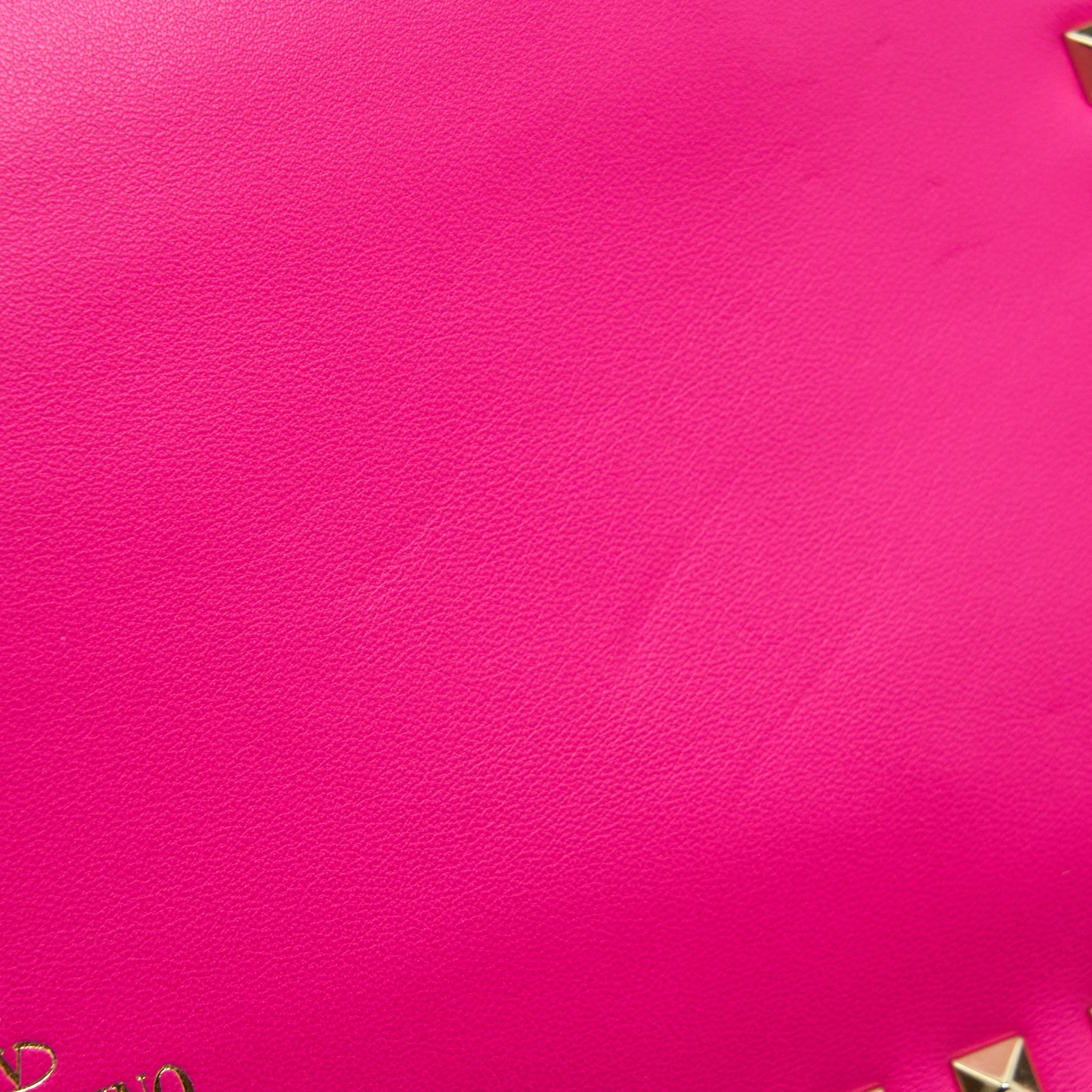 VALENTINO ROCKSTUD CLUTCH PINK GHW