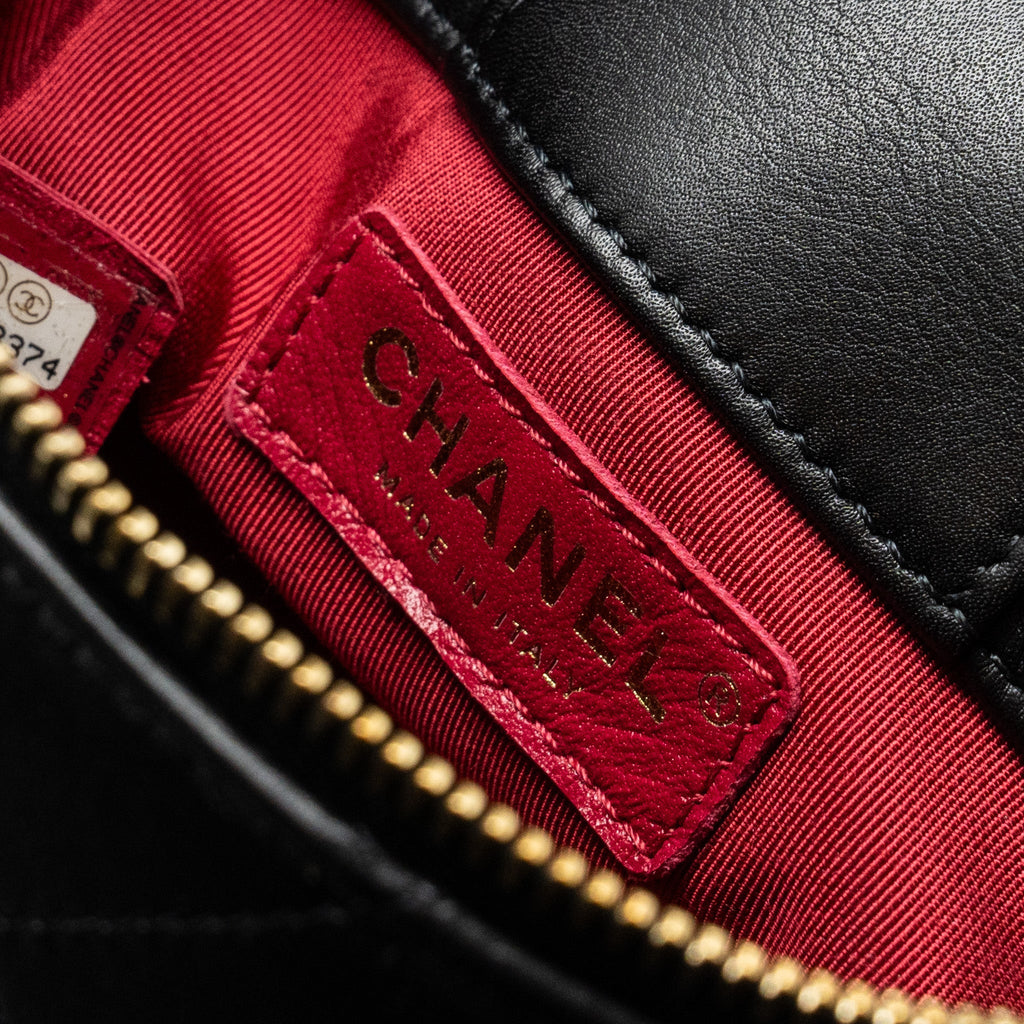 CHANEL PEARL LETTER LOGO DETAILED VANITY CASE CALFSKIN BLACK GHW
