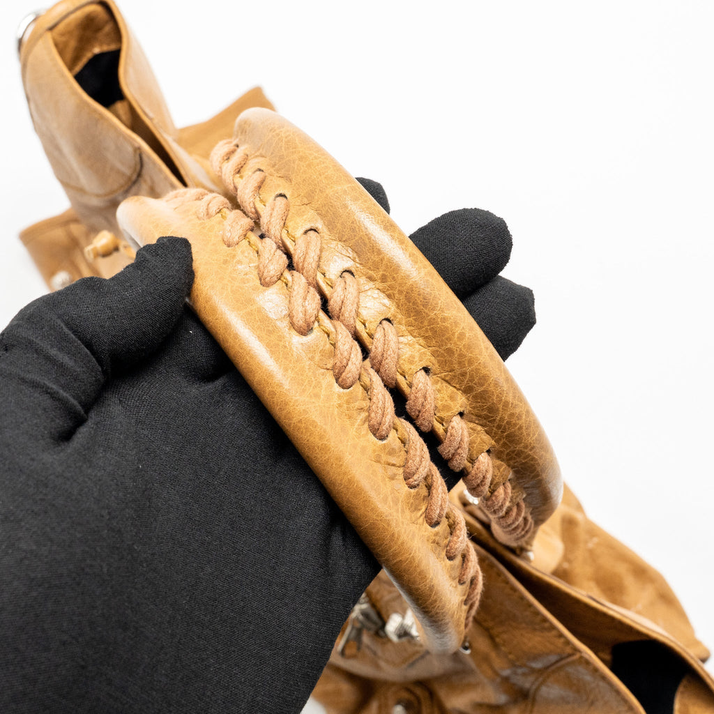 BALENCIAGA CLASSIC CITY BAG AGED CALFSKIN DARK BEIGE SHW