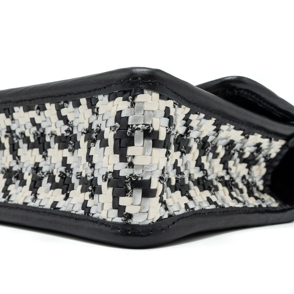 CHANEL 23C HOUNDSTOOTH WEAVING FLAP BAG TWEED/LAMBSKIN BLACK/WHITE BRUSHED GHW (MICROCHIP)