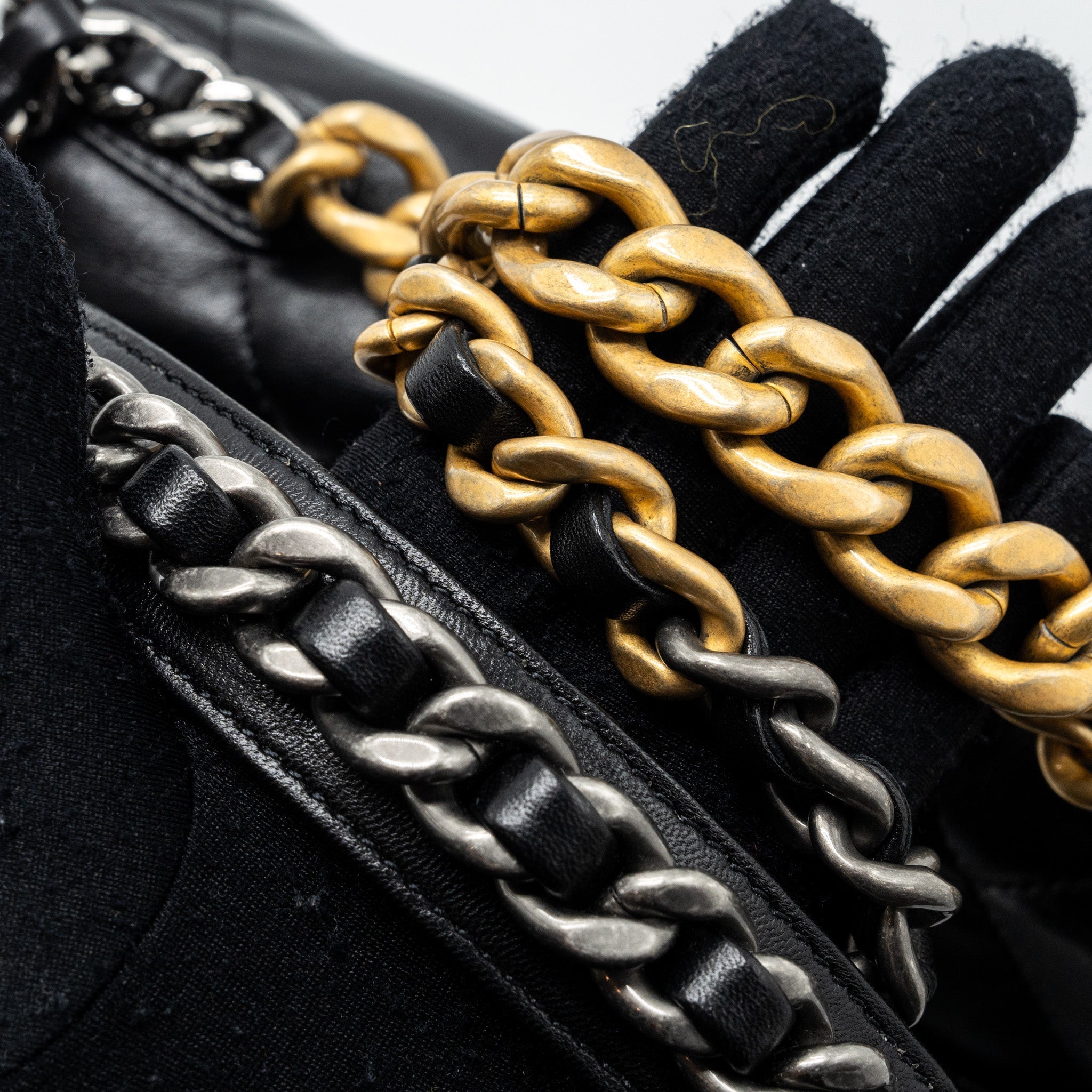 CHANEL SMALL 19 BAG LAMBSKIN BLACK MULTICOLOR HARDWARE (MICROCHIP)