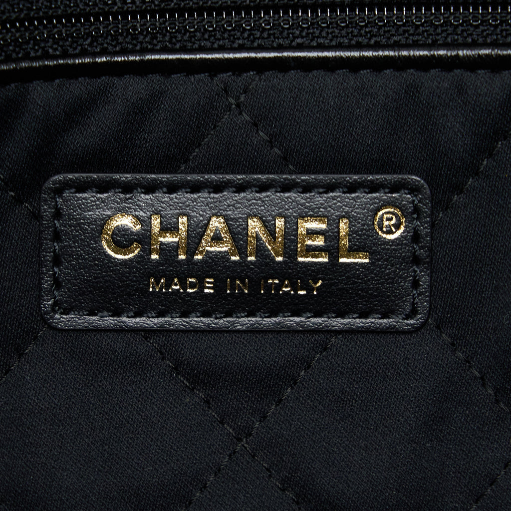 CHANEL 22 BAG MEDIUM SHINY CALFSKIN BLACK IN GOLD LETTER GHW (MICROCHIP)