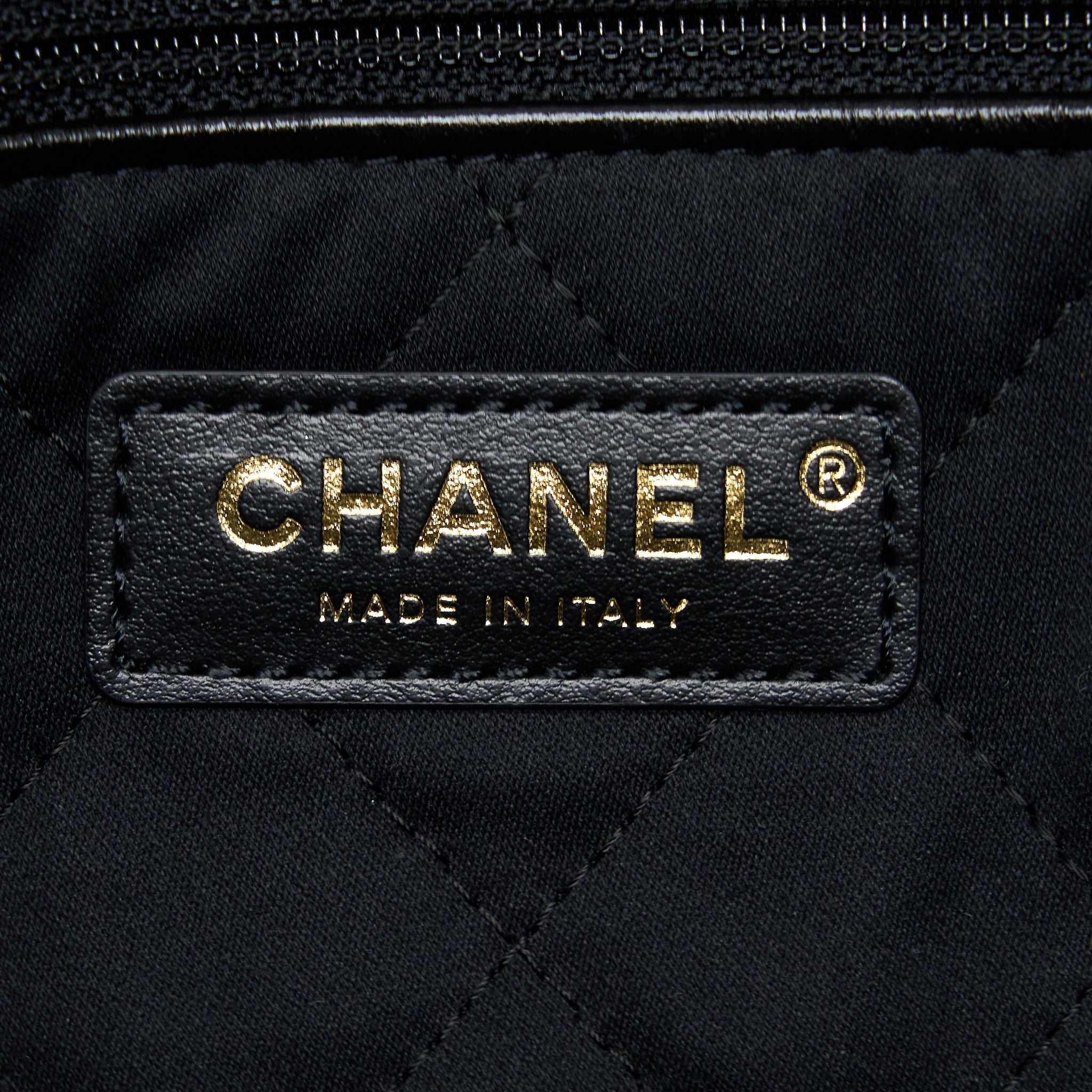 CHANEL 22 BAG MEDIUM SHINY CALFSKIN BLACK IN GOLD LETTER GHW (MICROCHIP)