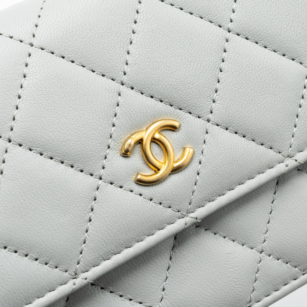 CHANEL PEARL CRUSH MINI WALLET ON CHAIN LAMBSKIN LIGHT GREY BRUSHED GHW(MICROCHIP)