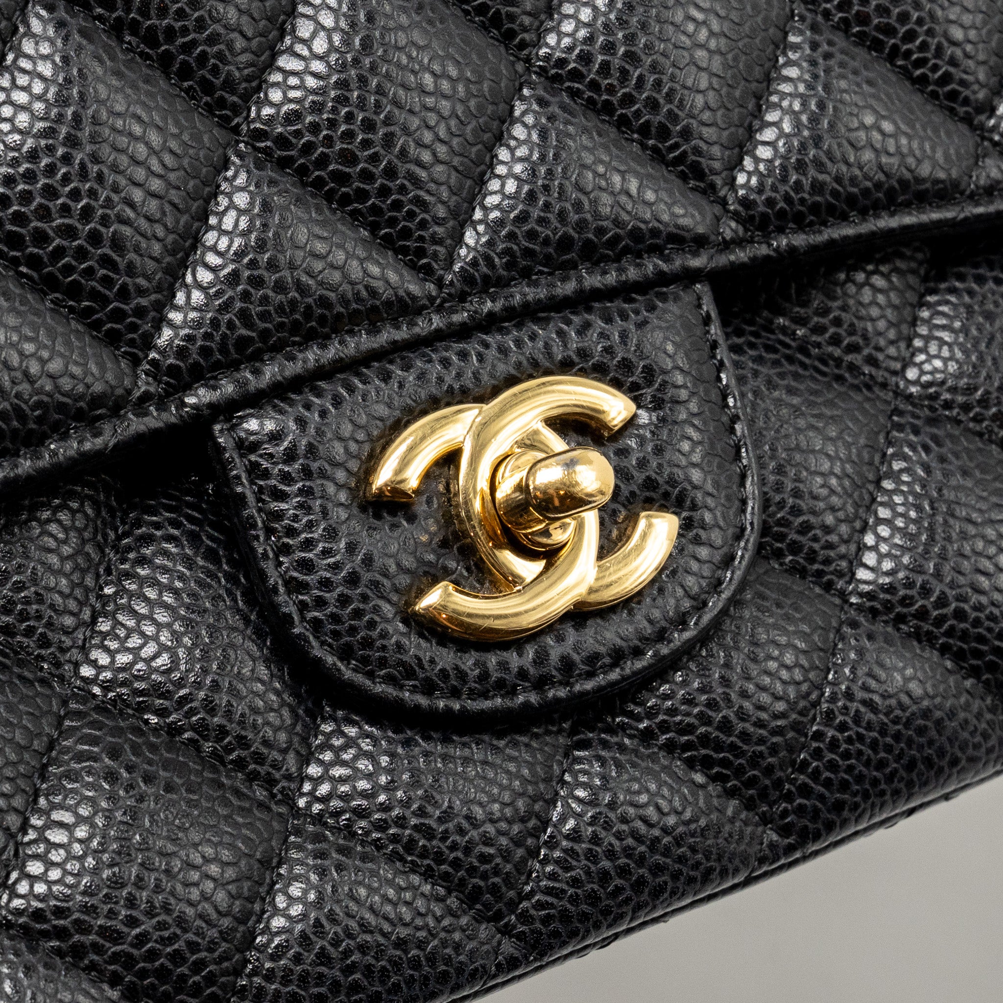 CHANEL MEDIUM CLASSIC DOUBLE FLAP BAG CAVIAR BLACK GHW