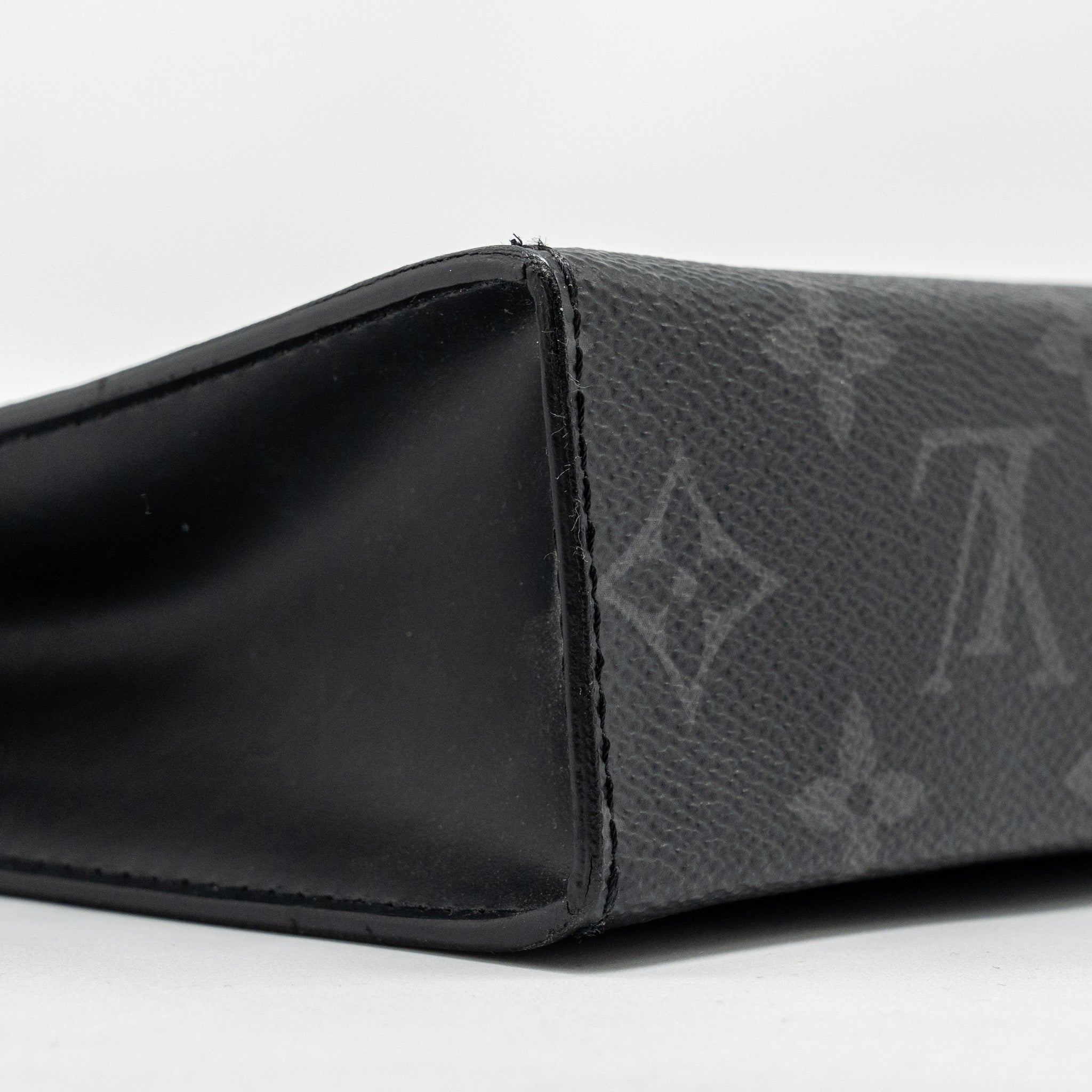 LOUIS VUITTON POCHETTE VOYAGE MONOGRAM CANVAS BLACK SHW