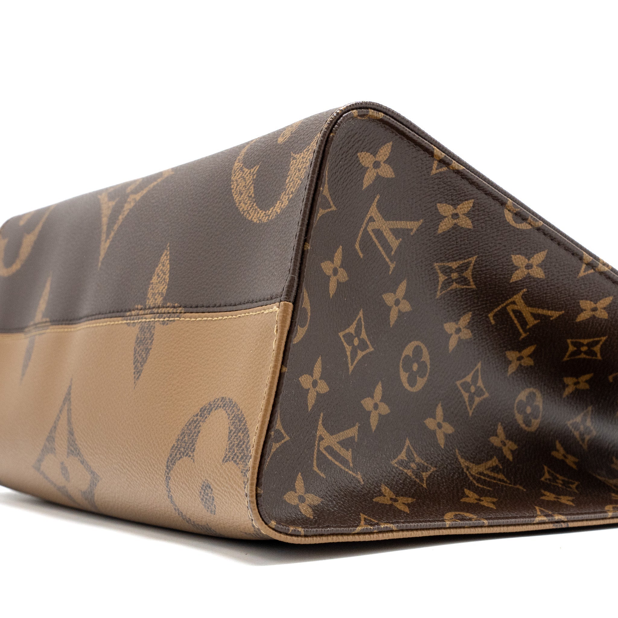 LOUIS VUITTON ONTHEGO MM MONOGRAM CANVAS GHW