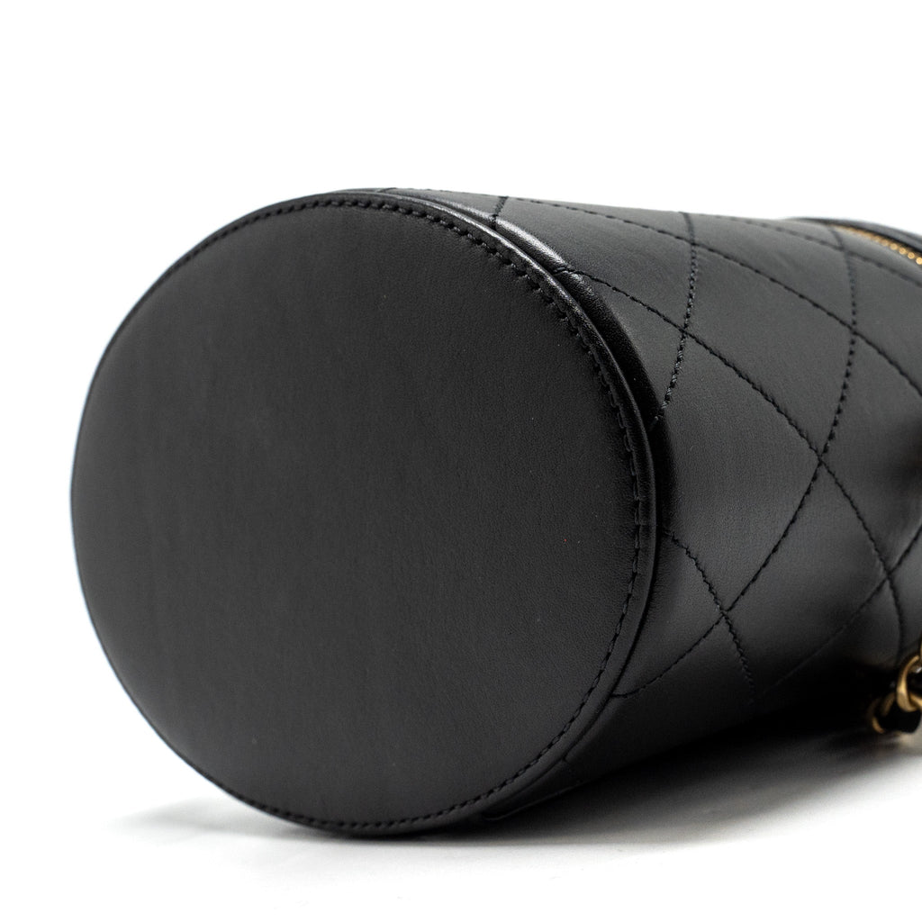 CHANEL PEARL LETTER LOGO DETAILED VANITY CASE CALFSKIN BLACK GHW