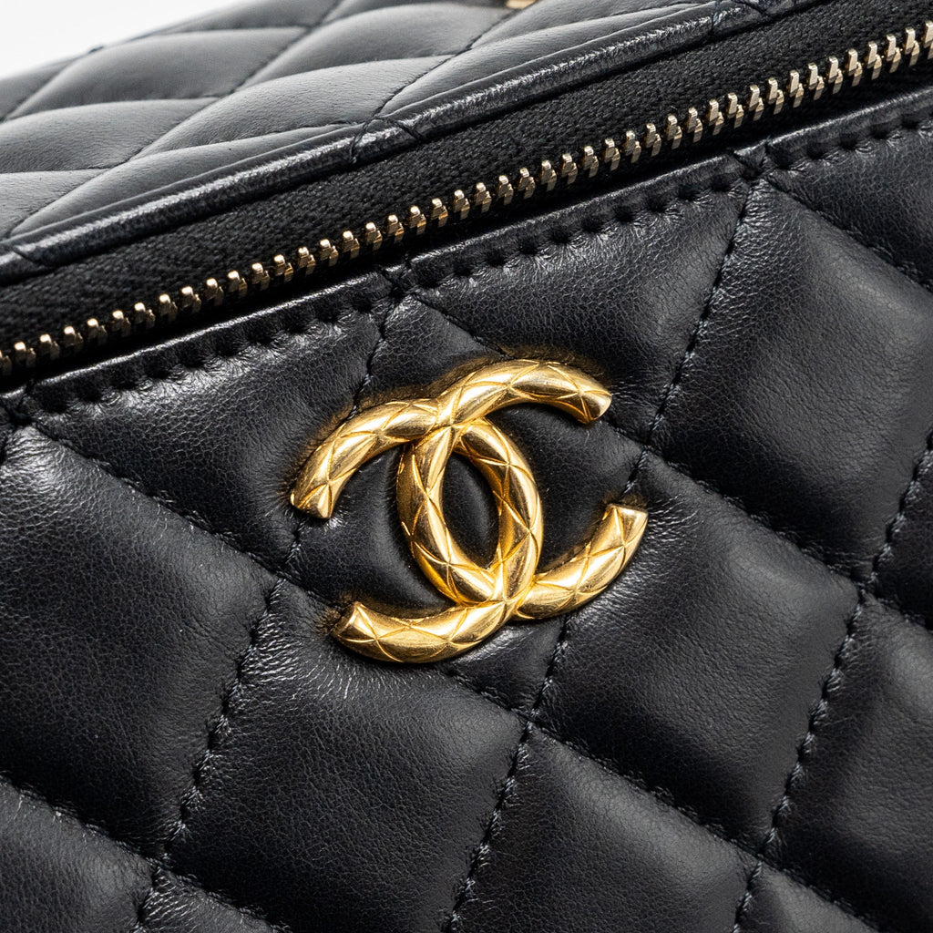 CHANEL 22K GOLD PILLAR LONG VANITY WITH ADJUSTABLE CHAIN LAMBSKIN BLACK GHW (MICROCHIP)