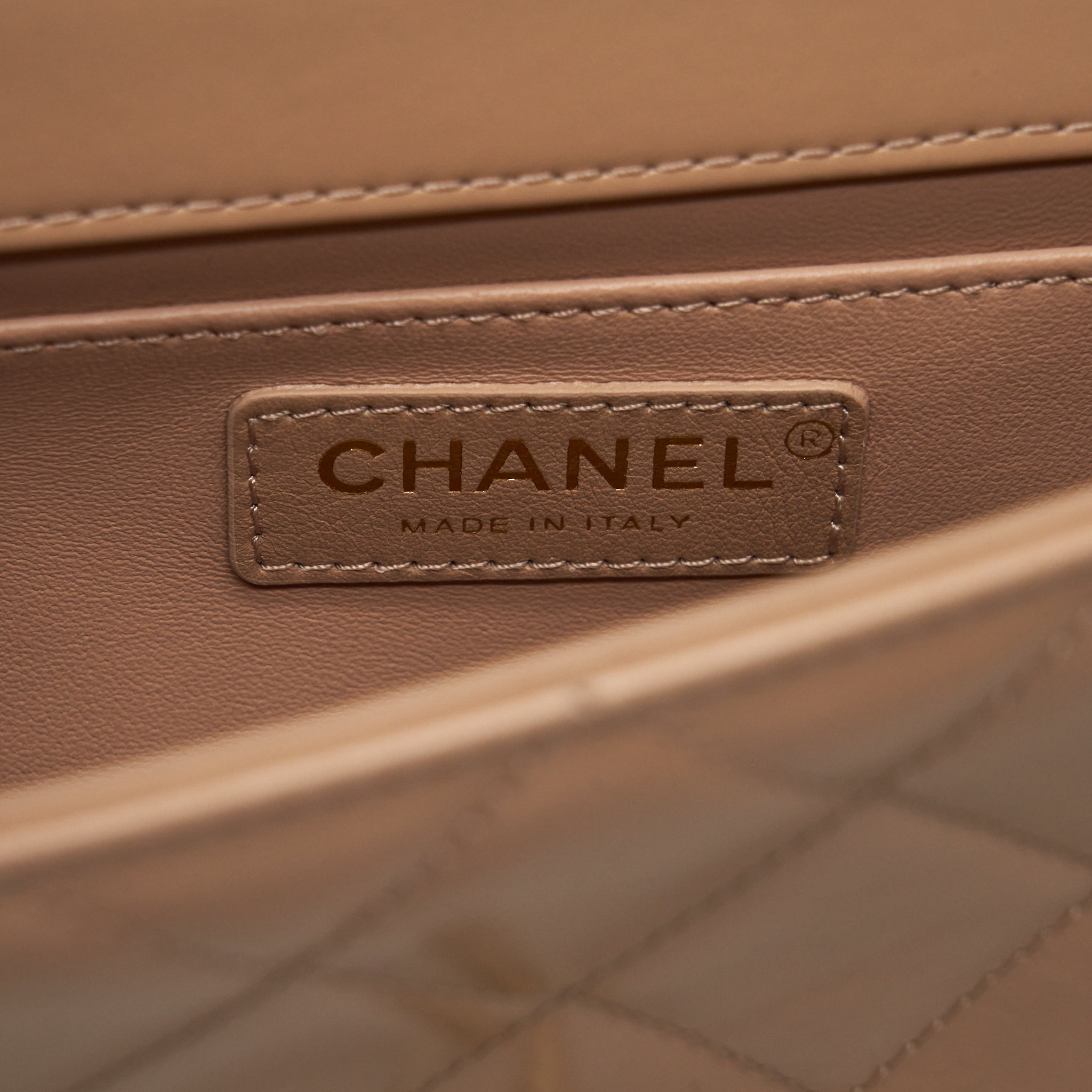 CHANEL 21A GOLD CRUSH FLAP BAG CALFSKIN BEIGE GHW