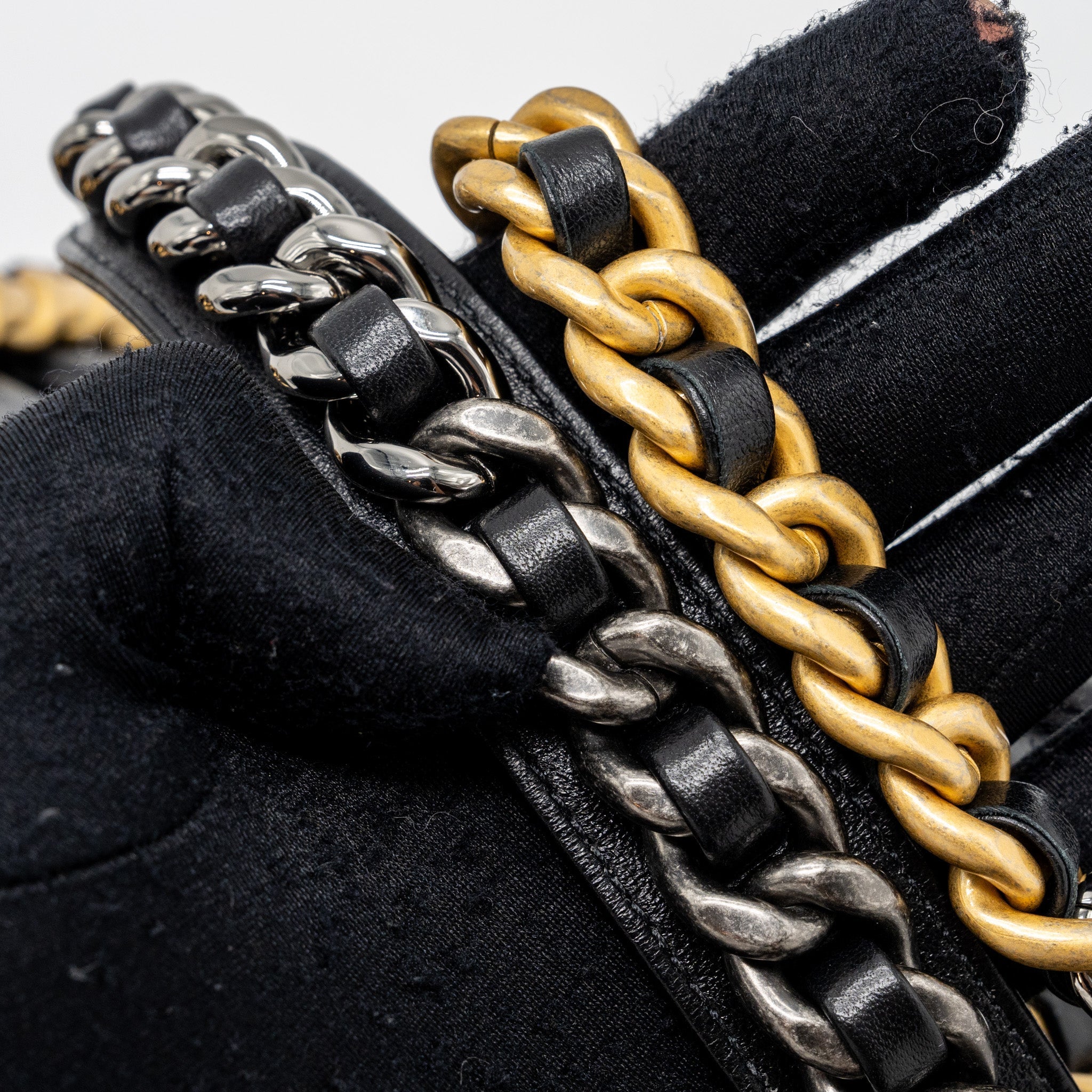 CHANEL MEDIUM 19 BAG LAMBSKIN BLACK MULTICOLOUR HARDWARE(MICROCHIP)