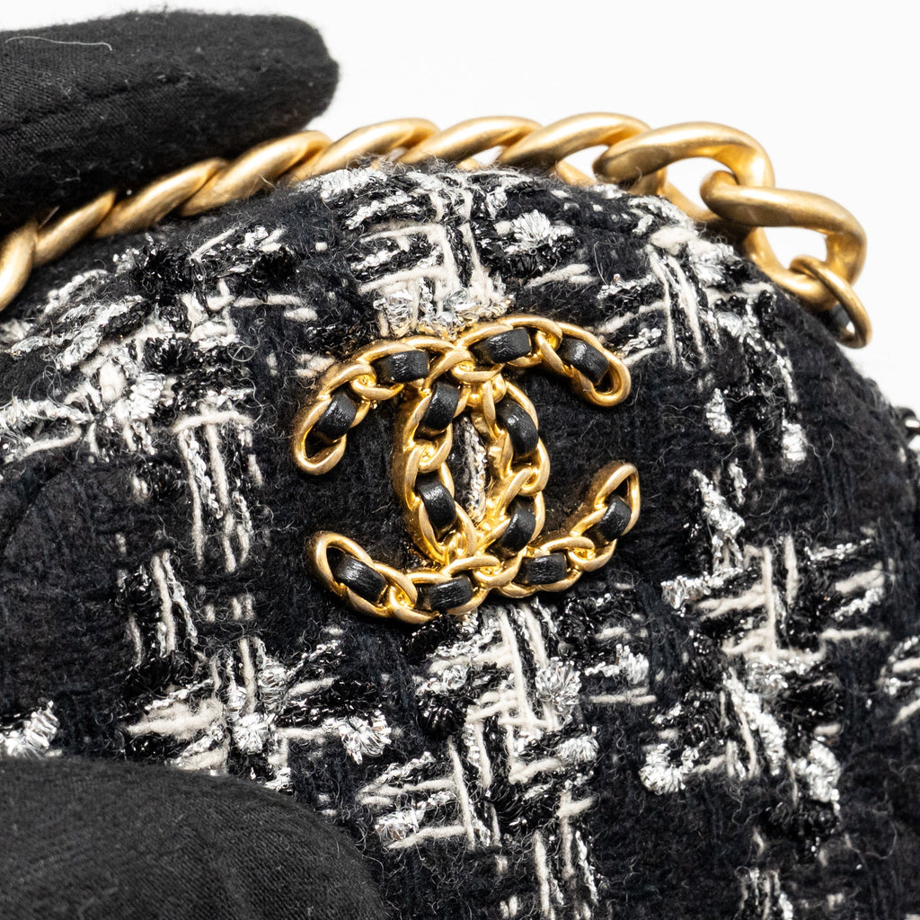 CHANEL 19 ROUND CLUTCH WITH CHAIN TWEED MULTICOLOUR GHW