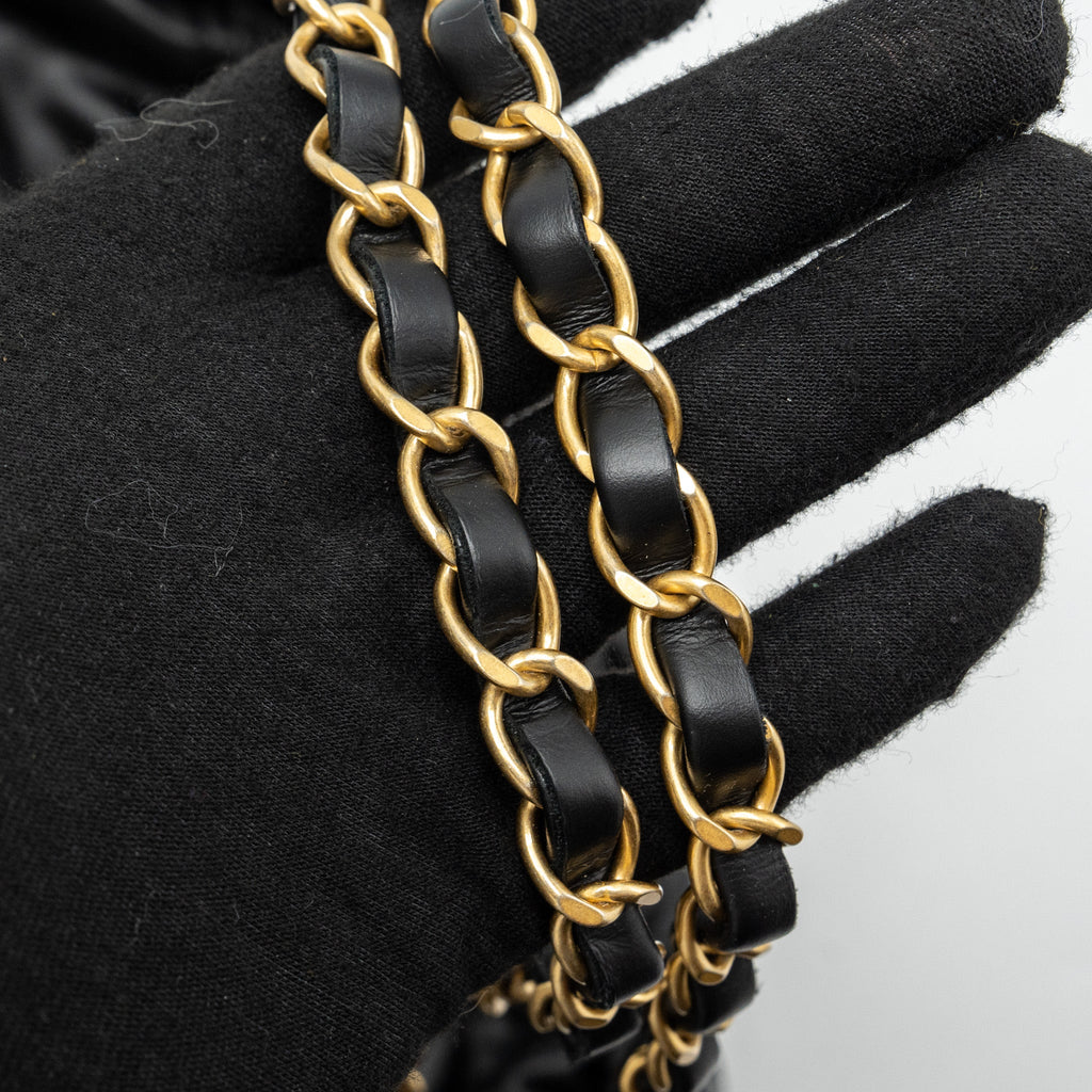 CHANEL MEDIUM 22 BAG WHITE LETTER CALFSKIN BLACK GHW(MICROCHIP)
