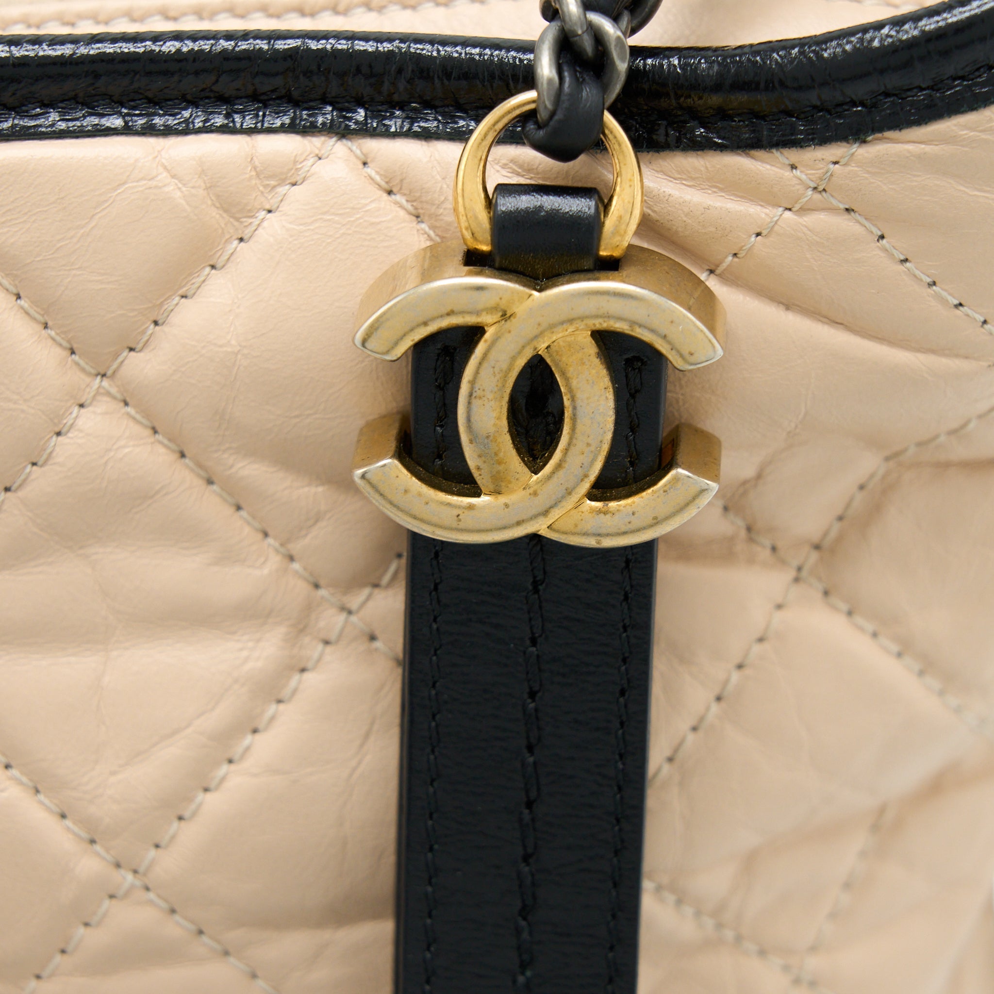 CHANEL MEDIUM GABRIELLE HOBO BAG CALFSKIN BEIGE/BLACK MULTICOLOUR HARDWARE