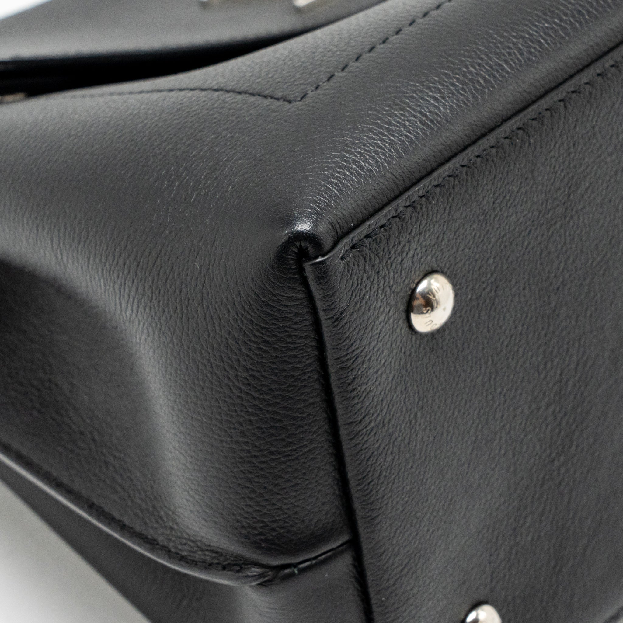 LOUIS VUITTON LOCKME EVER MM GRAINED CALFSKIN BLACK SHW