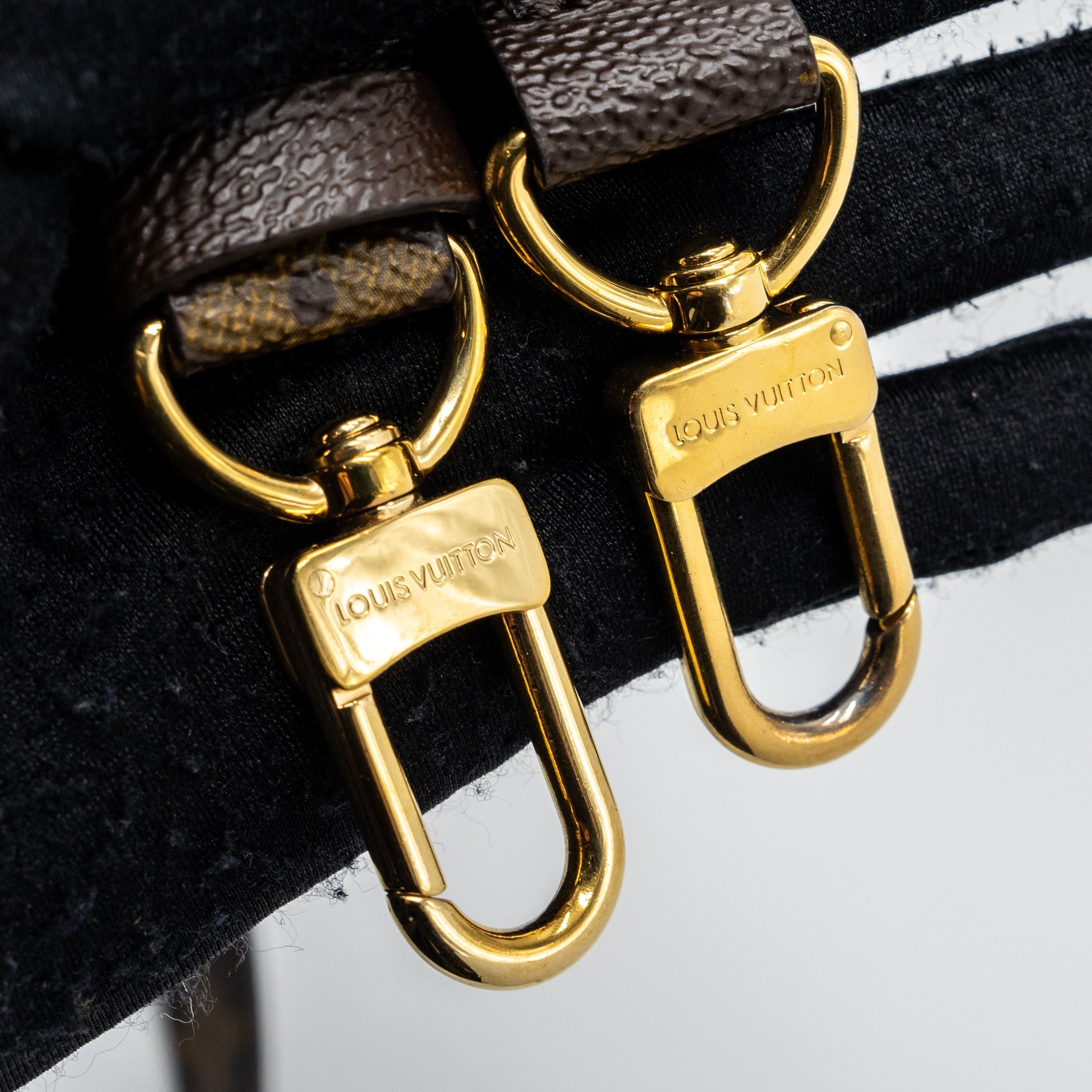 LOUIS VUITTON POCHETTE MÉTIS MONOGRAM CANVAS GHW