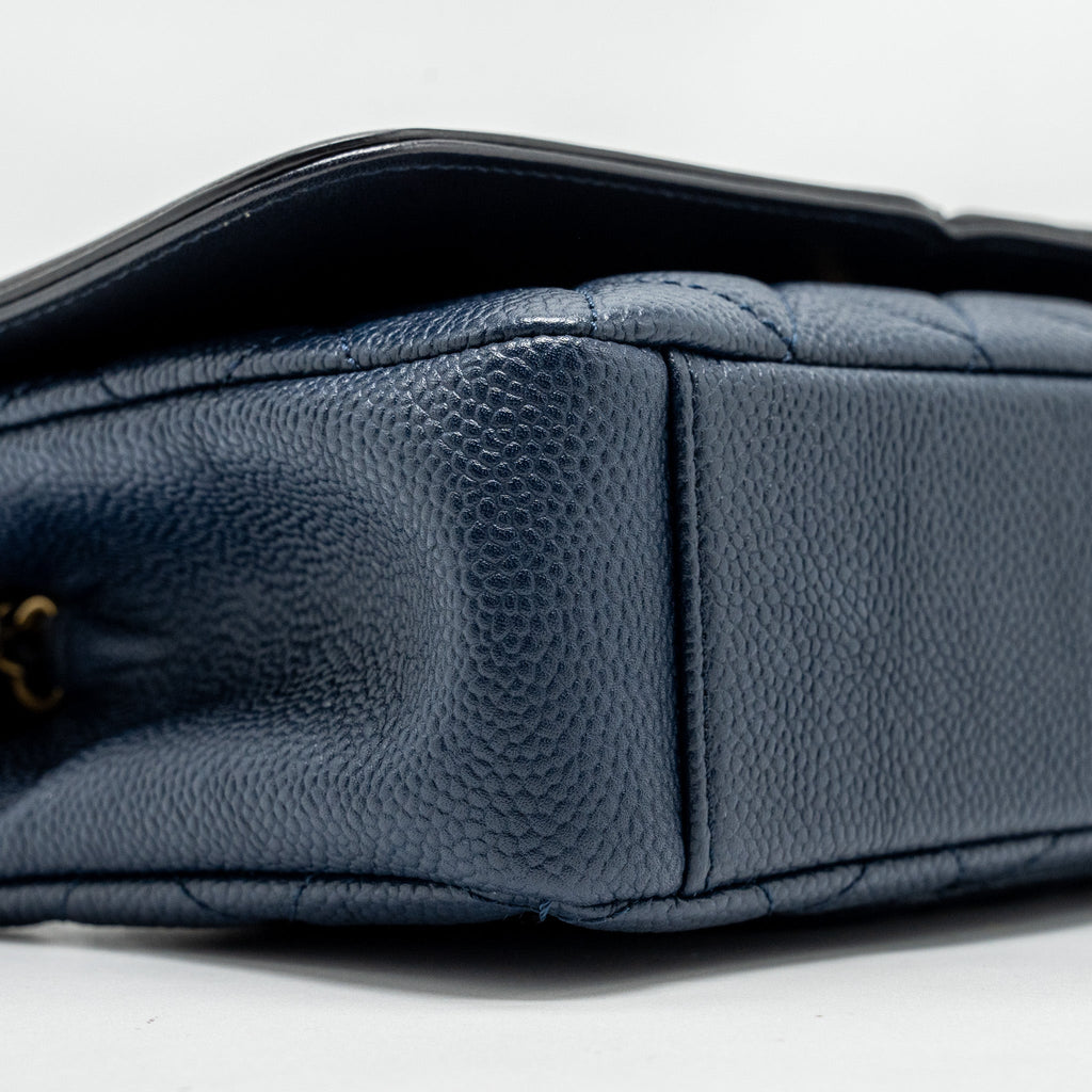 CHANEL FILIGREE FLAP BAG CAVIAR NAVY/BLACK GHW