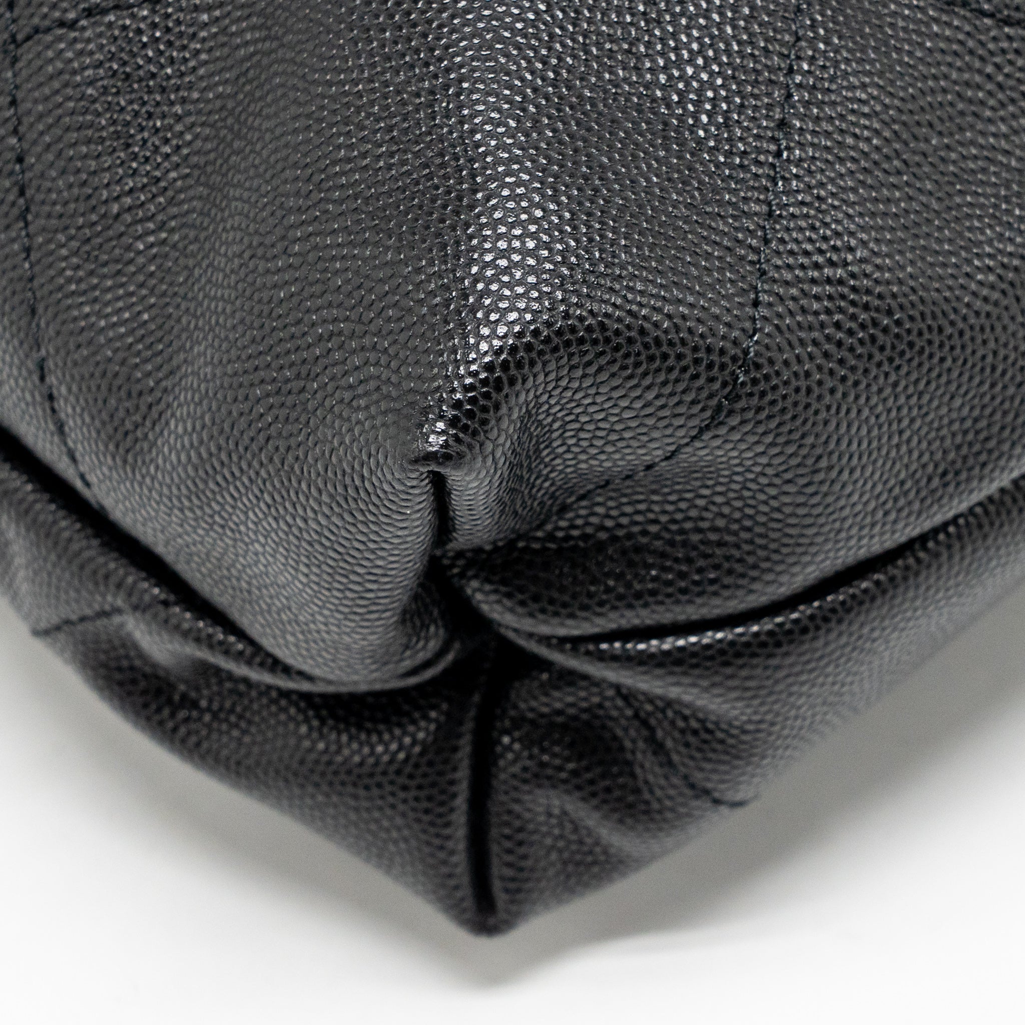 CHANEL MEDIUM 22 BAG CAVIAR BLACK GHW (MICROCHIP)