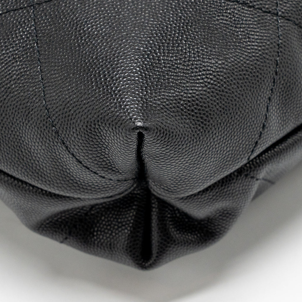 CHANEL MEDIUM 22 BAG CAVIAR BLACK GHW (MICROCHIP)