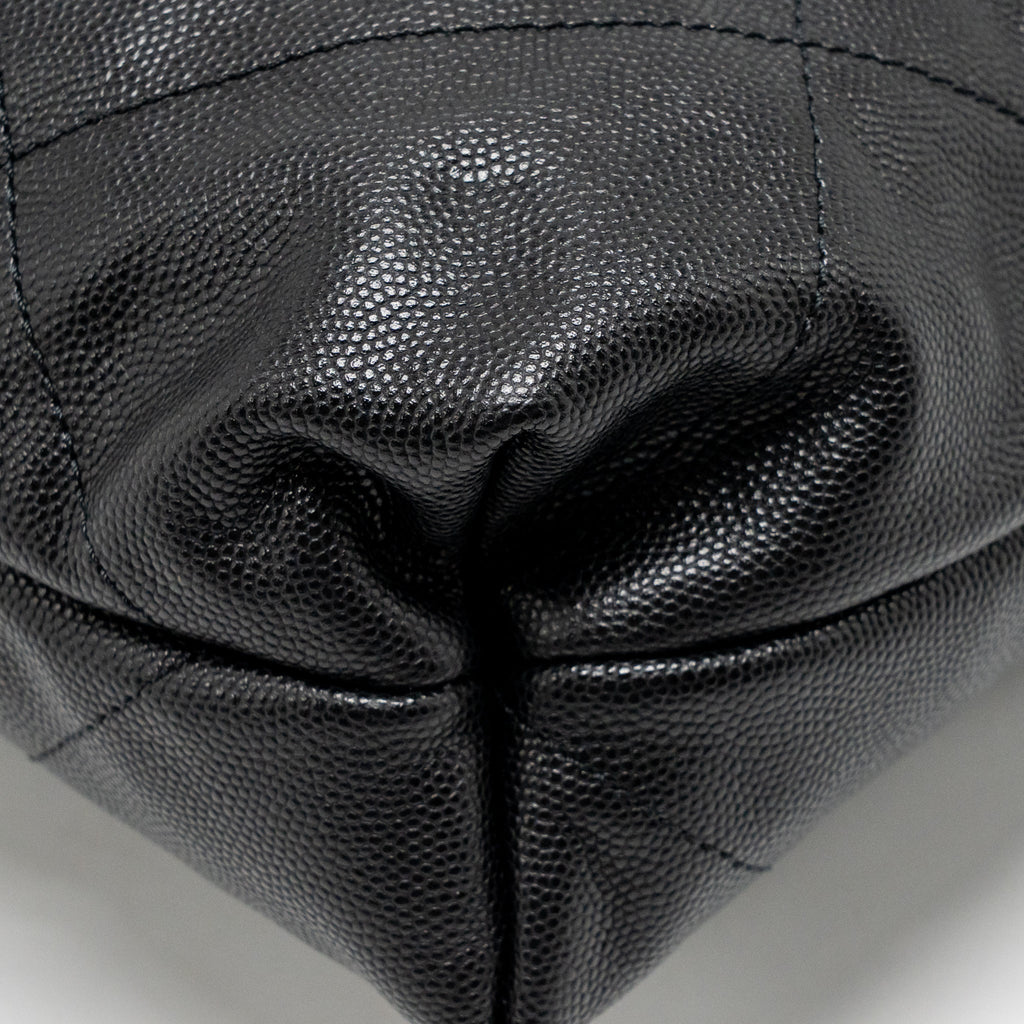 CHANEL MEDIUM 22 BAG CAVIAR BLACK GHW (MICROCHIP)