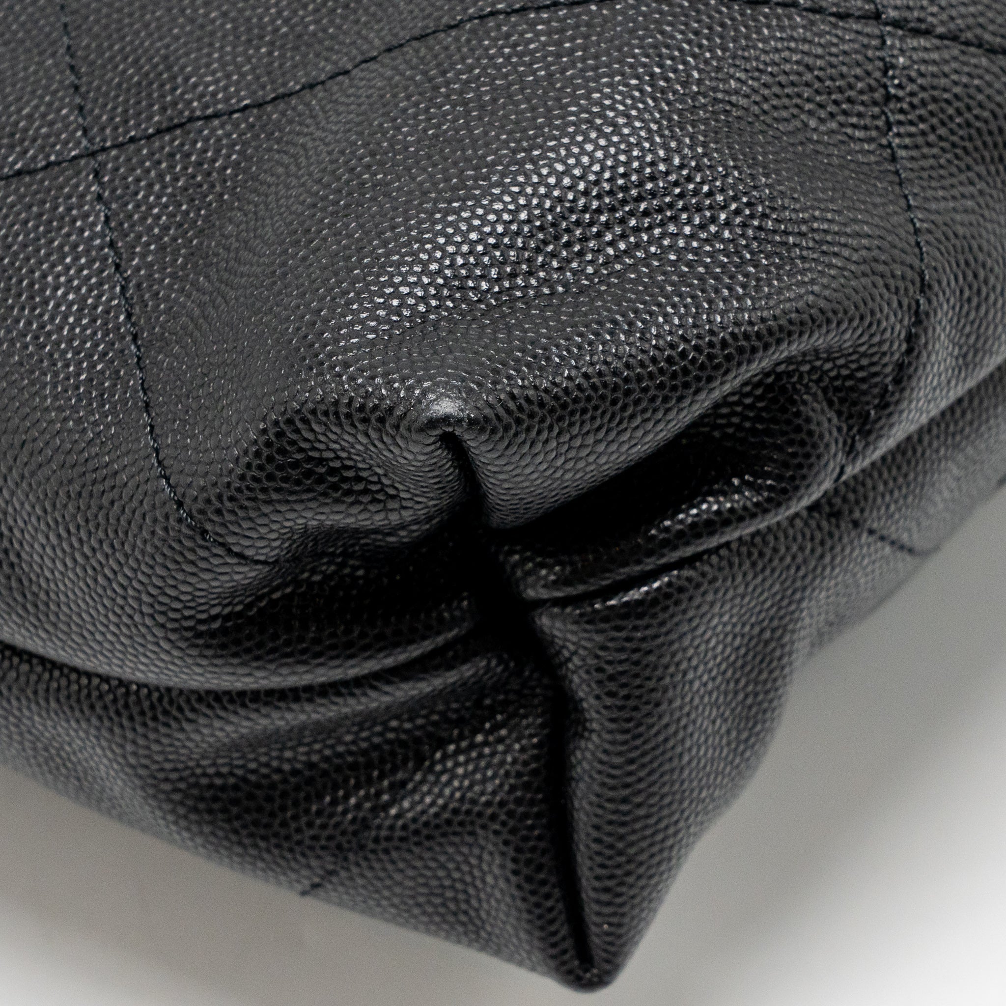 CHANEL MEDIUM 22 BAG CAVIAR BLACK GHW (MICROCHIP)