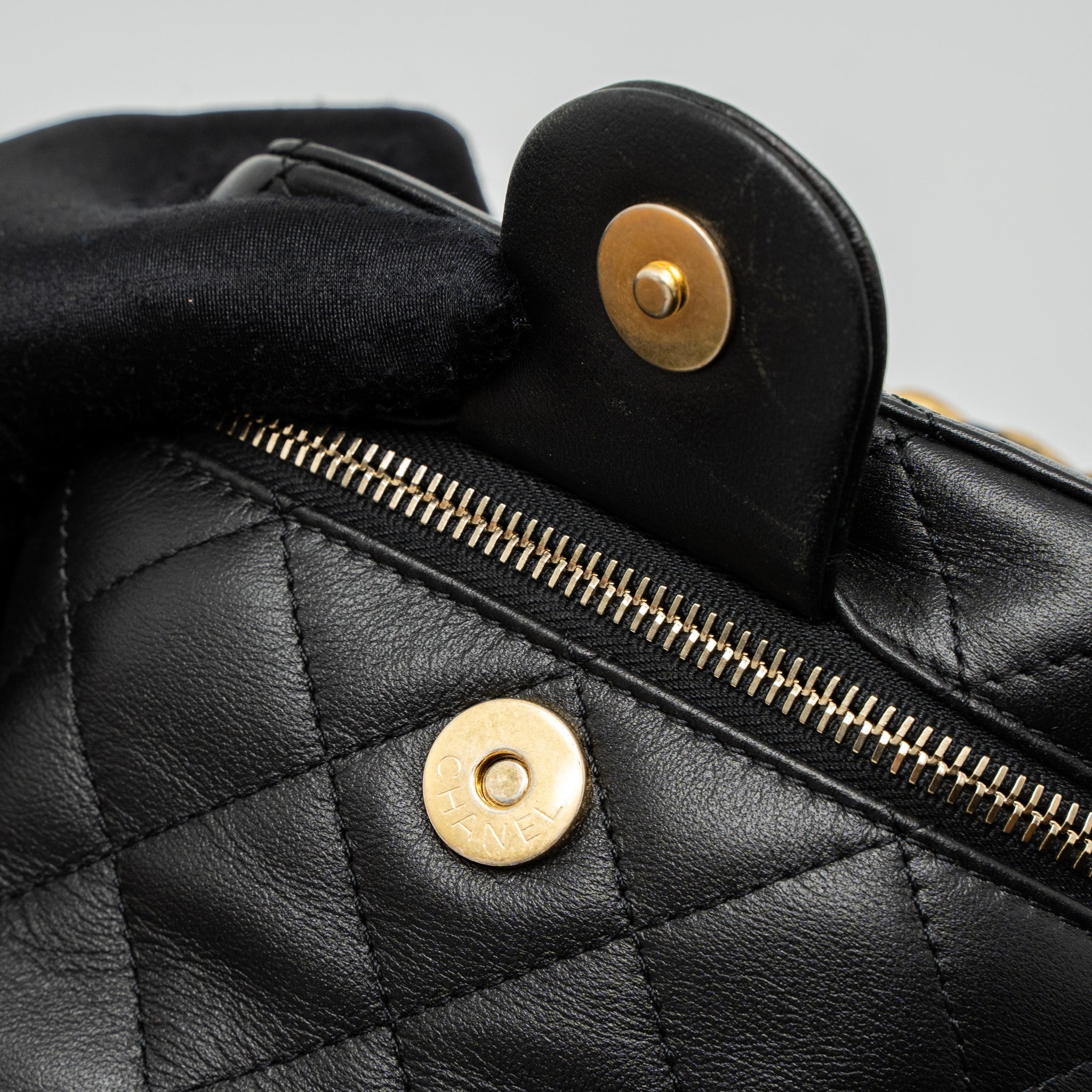 CHANEL TOP HANDLE VANITY CROSSBODY BAG CALFSKIN BLACK BRUSHED GHW (MICROCHIP)