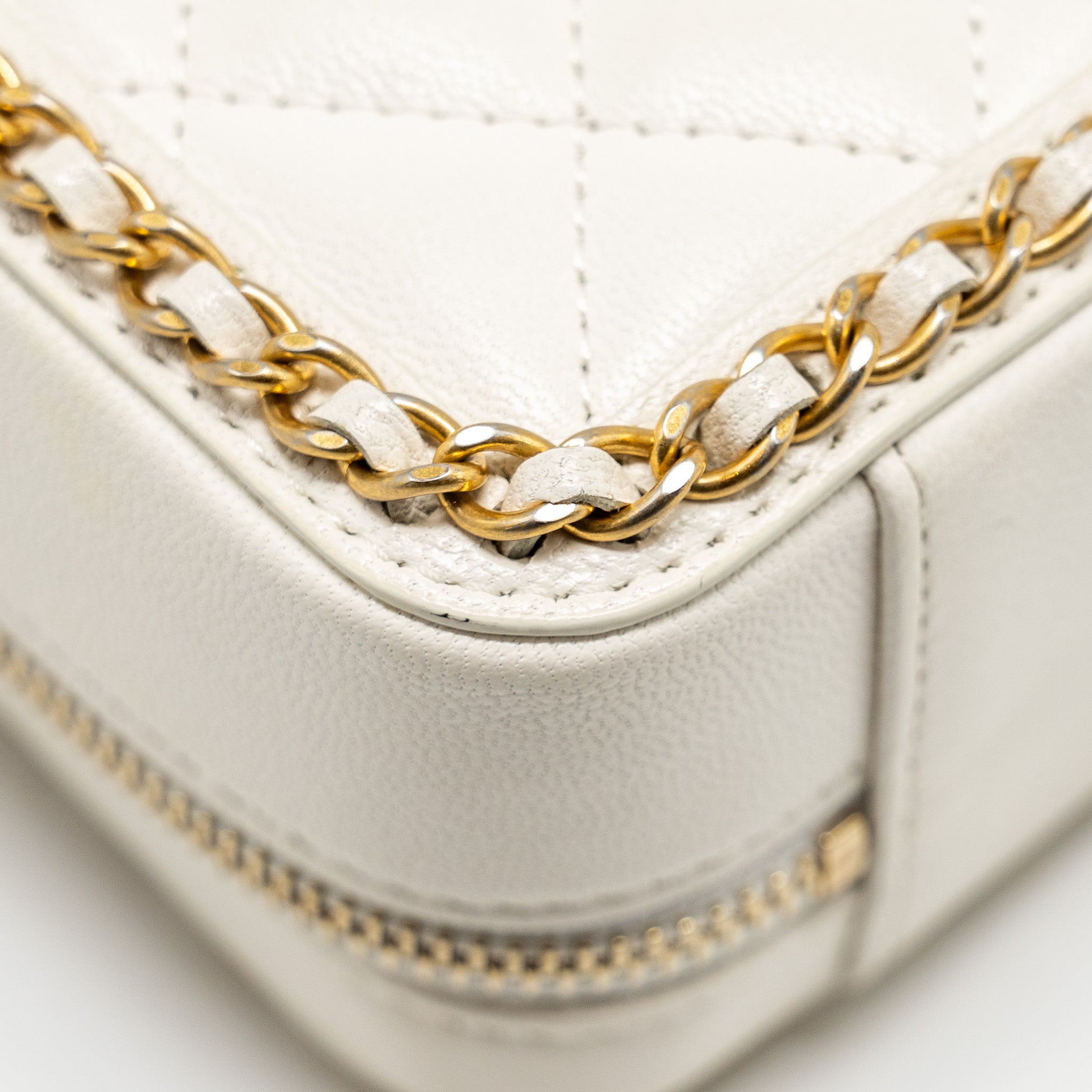 CHANEL MINI VANITY CLUTCH WITH CHAIN LAMBSKIN WHITE GHW