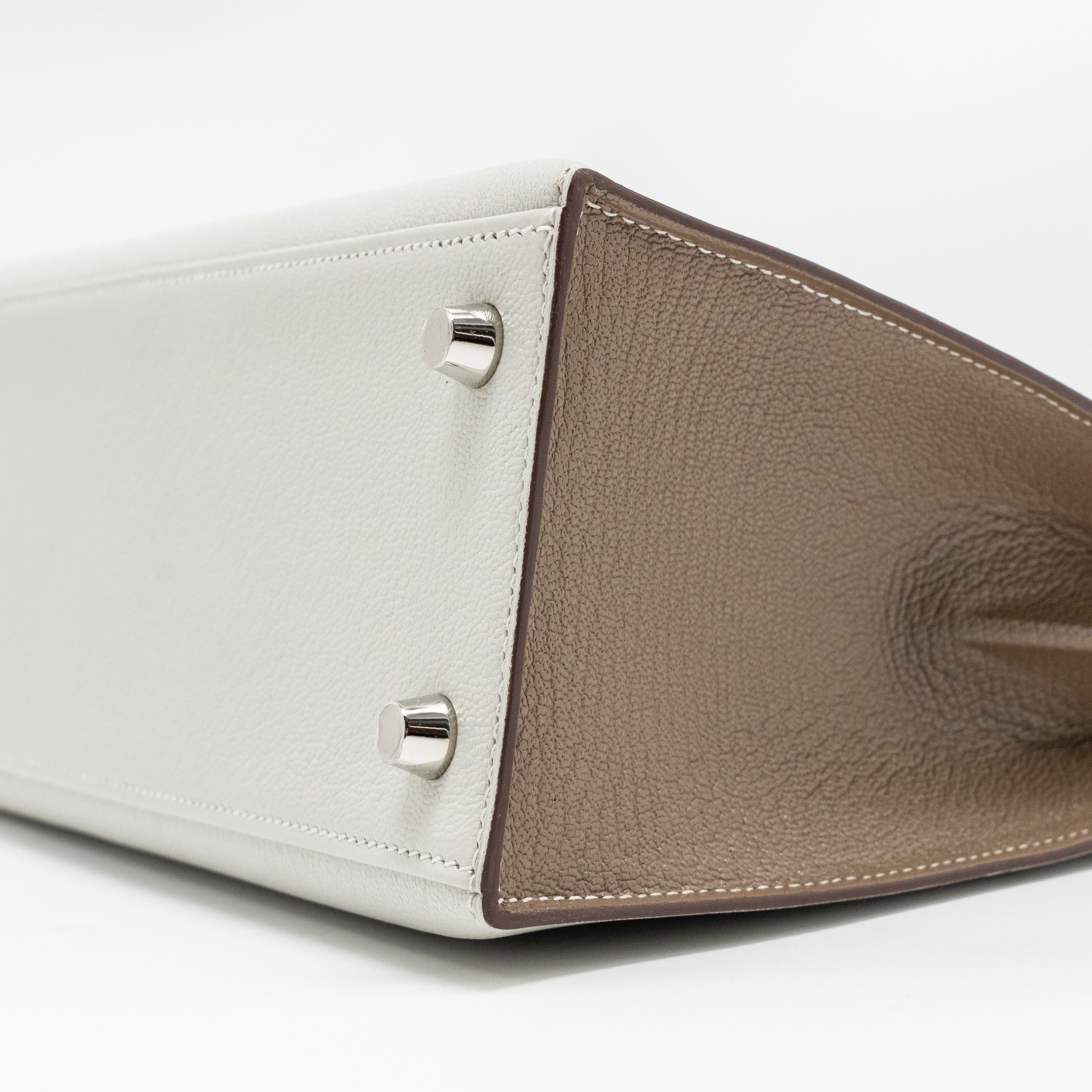 HERMES KELLY 25 SPECIAL ORDER CHÈVRE MYSORE GRIS PERLE/ETOUPE BRUSHED SHW