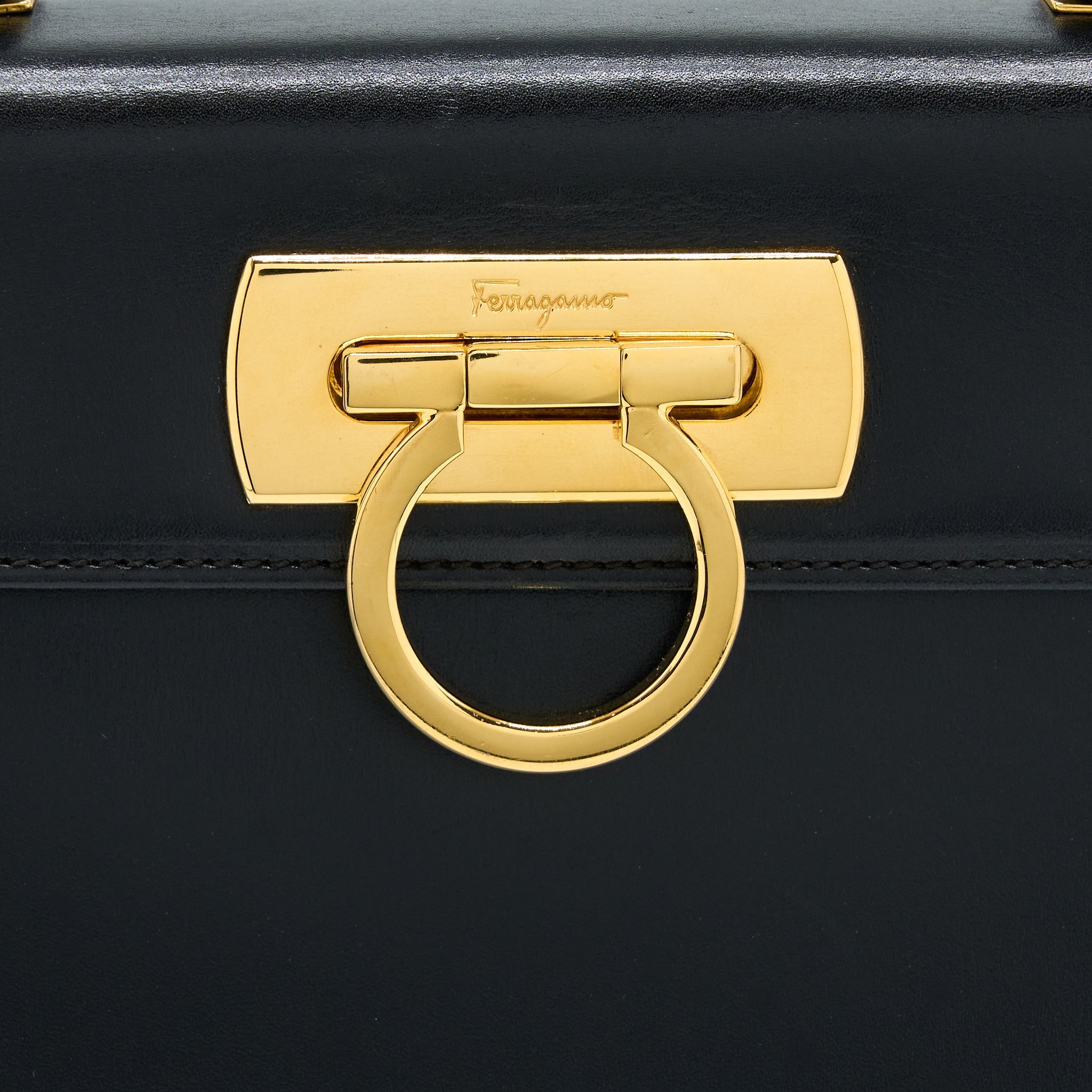 FERRAGAMO VINTAGE GANCINC BAG BLACK GHW