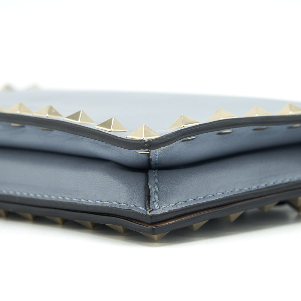 VALENTINO ROCKSTUD SMALL CLUTCH BLUE-GREY GHW