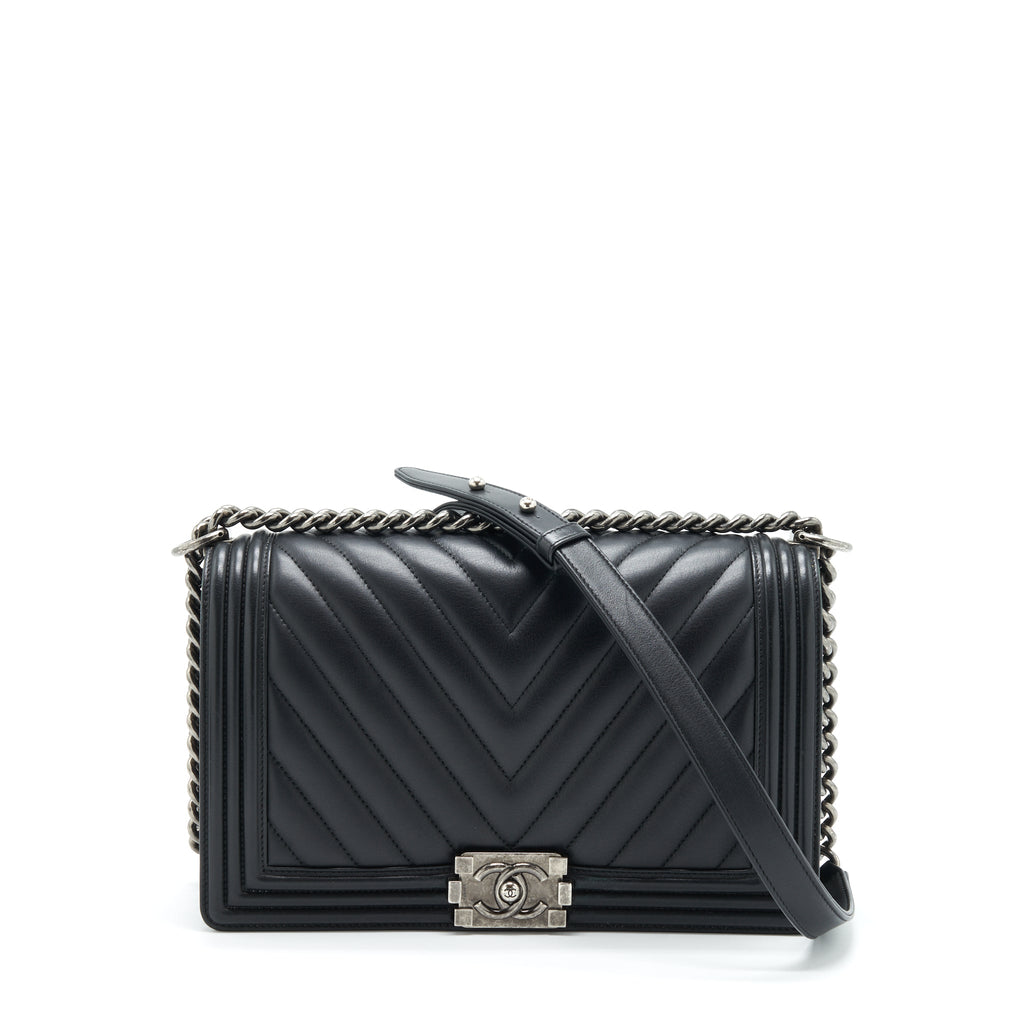 CHANEL NEW MEDIUM CHEVRON BOY BAG CALFSKIN BLACK RUTHENIUM HARDWARE