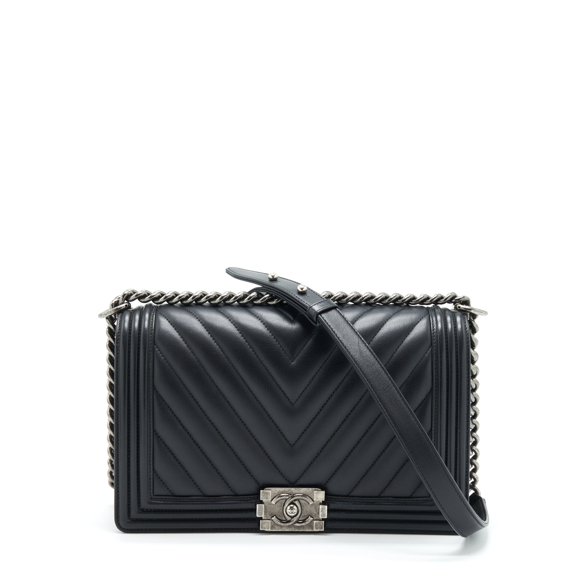 CHANEL NEW MEDIUM CHEVRON BOY BAG CALFSKIN BLACK RUTHENIUM HARDWARE