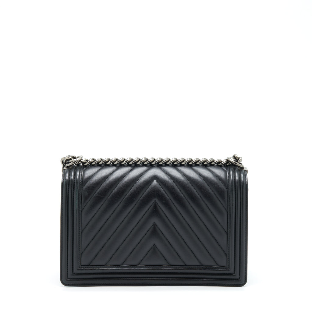 CHANEL NEW MEDIUM CHEVRON BOY BAG CALFSKIN BLACK RUTHENIUM HARDWARE