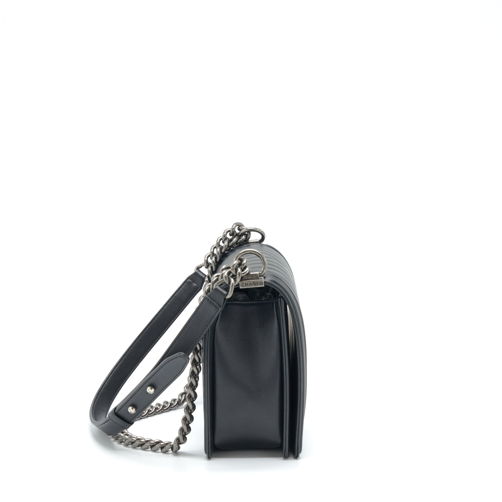 CHANEL NEW MEDIUM CHEVRON BOY BAG CALFSKIN BLACK RUTHENIUM HARDWARE