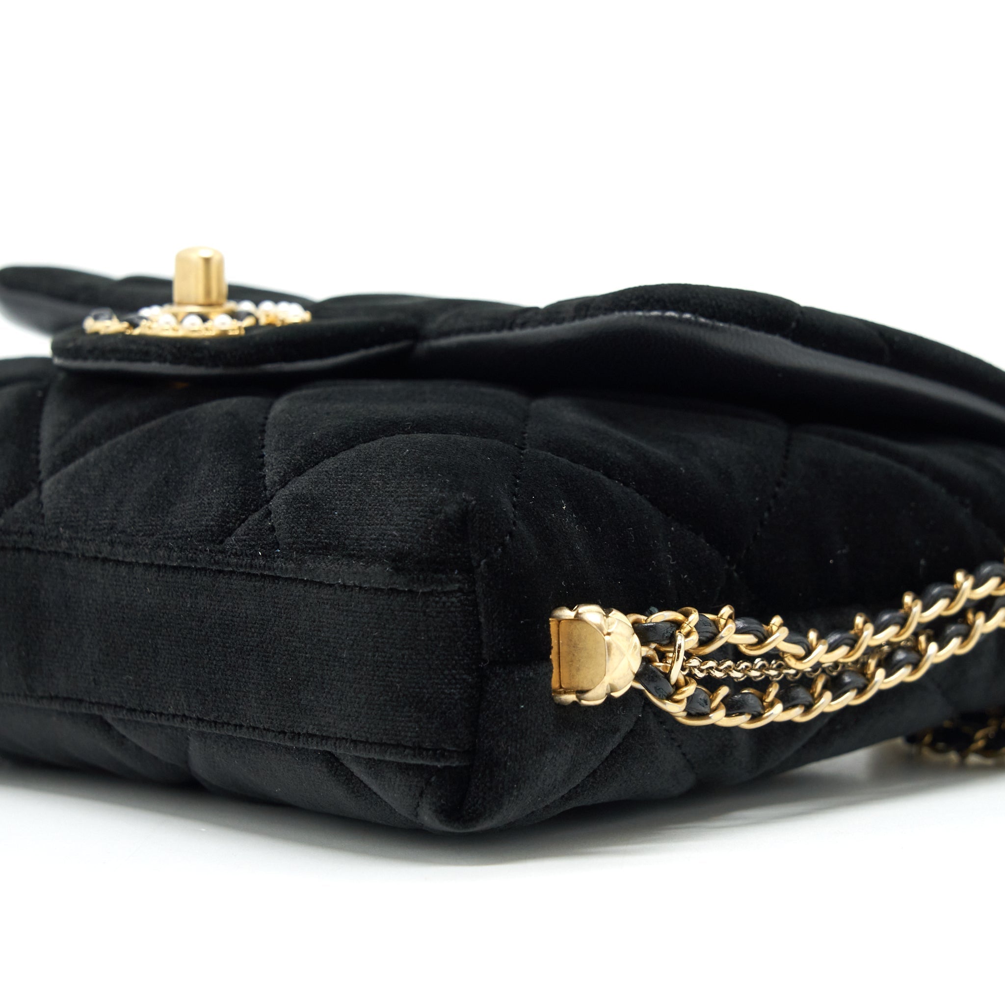 CHANEL FLAP BAG LEATHER CHAIN/PEARL BUCKLE VELVET BLACK GHW