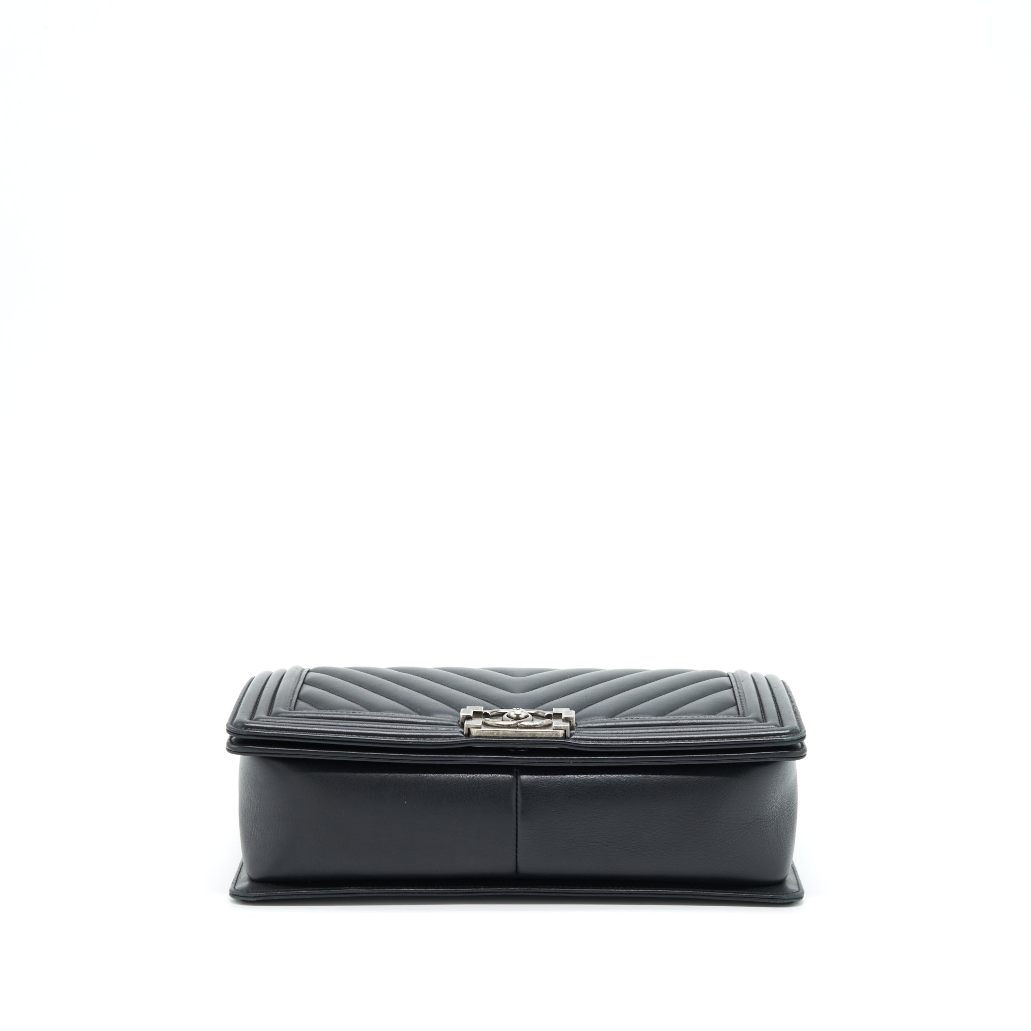 CHANEL NEW MEDIUM CHEVRON BOY BAG CALFSKIN BLACK RUTHENIUM HARDWARE