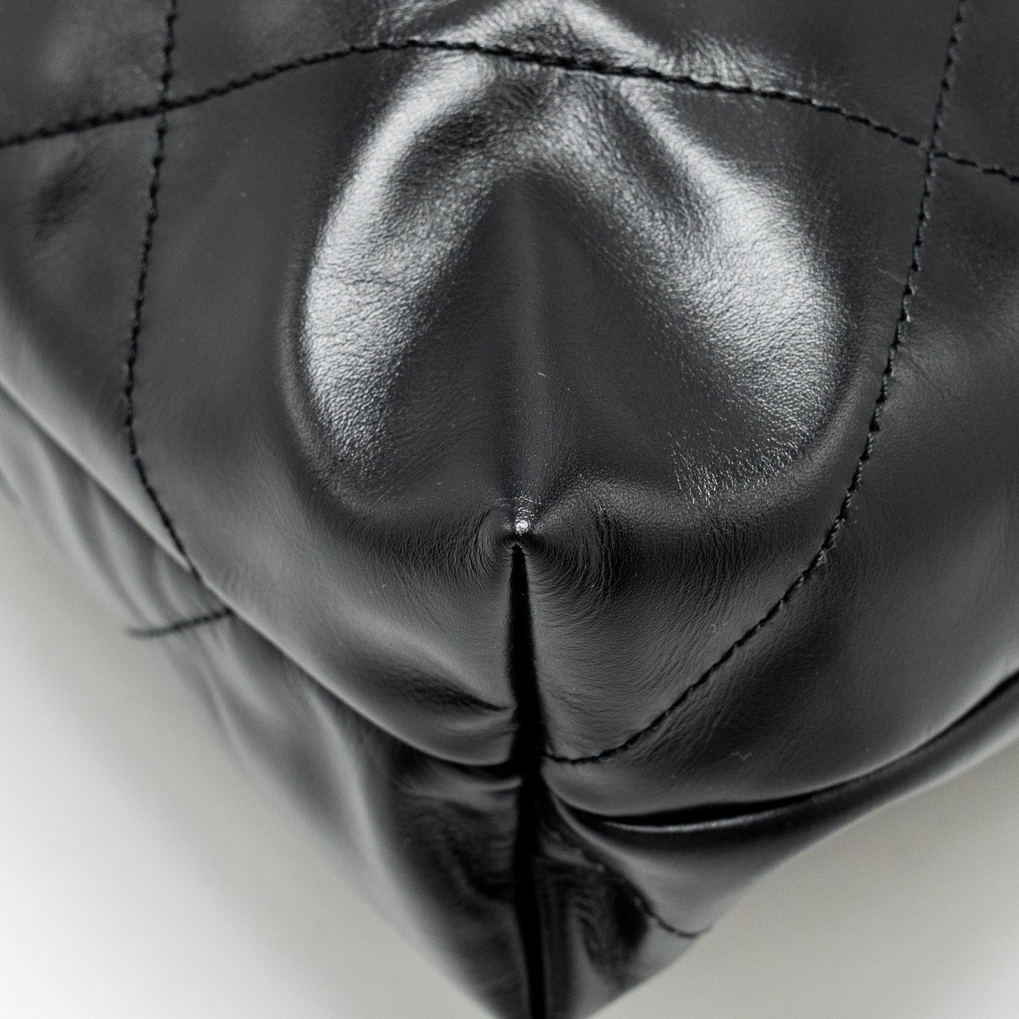 CHANEL MEDIUM 22 BAG SHINY CALFSKIN BLACK GHW (MICROCHIP)