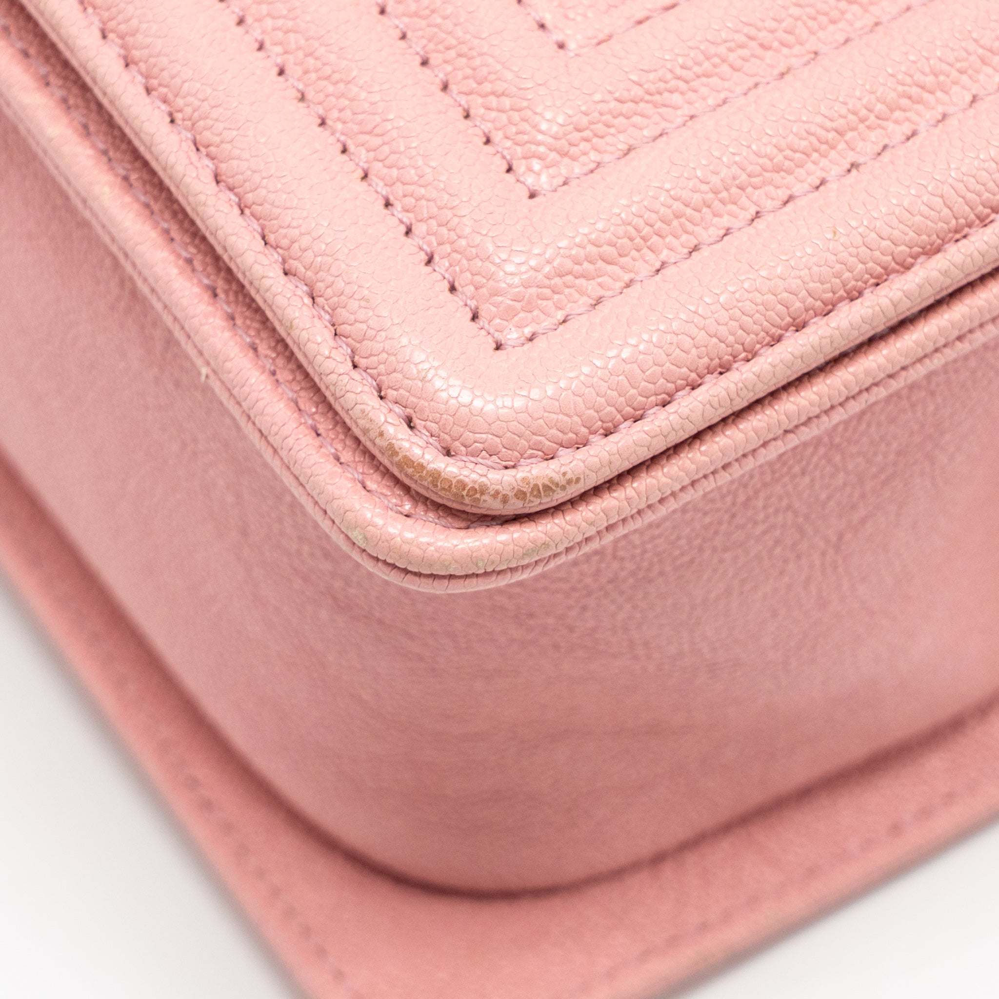CHANEL MEDIUM BOY BAG GRAINED CALFSKIN PINK LGHW