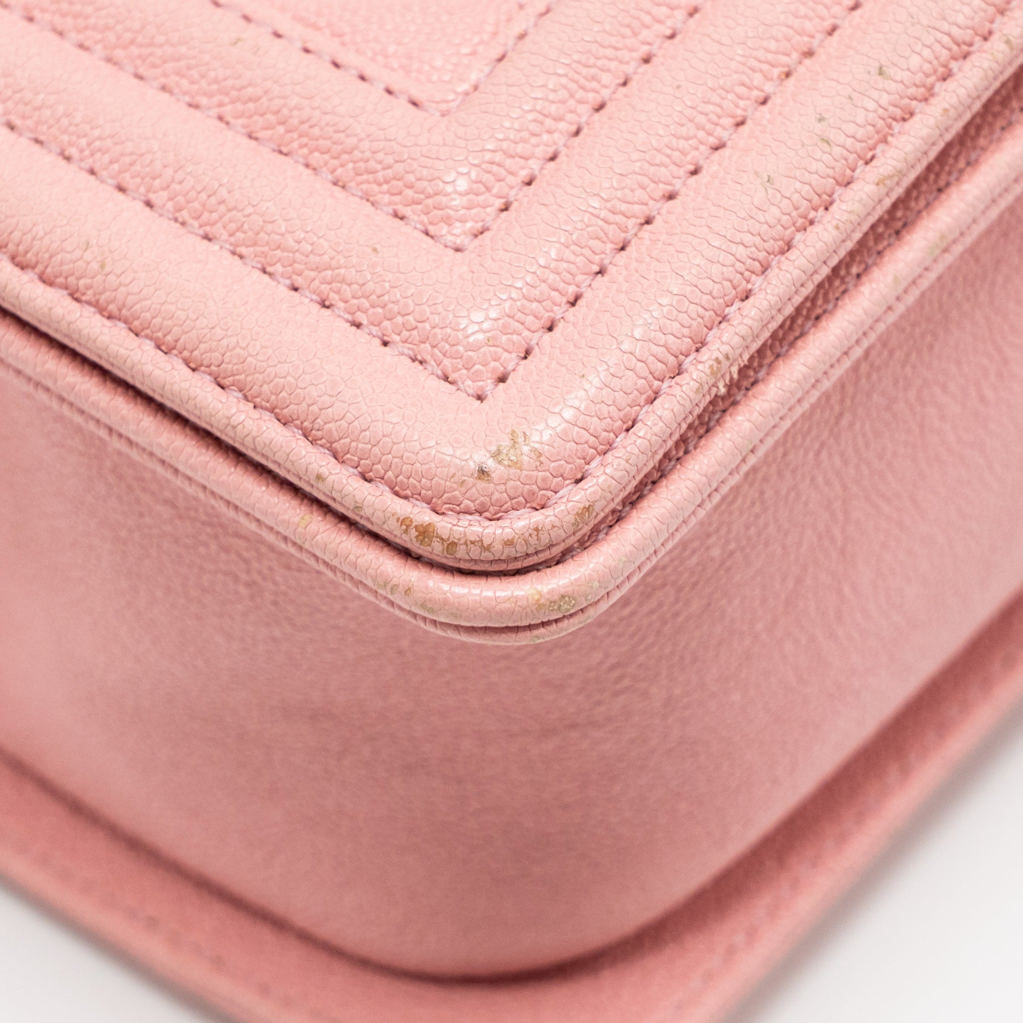 CHANEL MEDIUM BOY BAG GRAINED CALFSKIN PINK LGHW