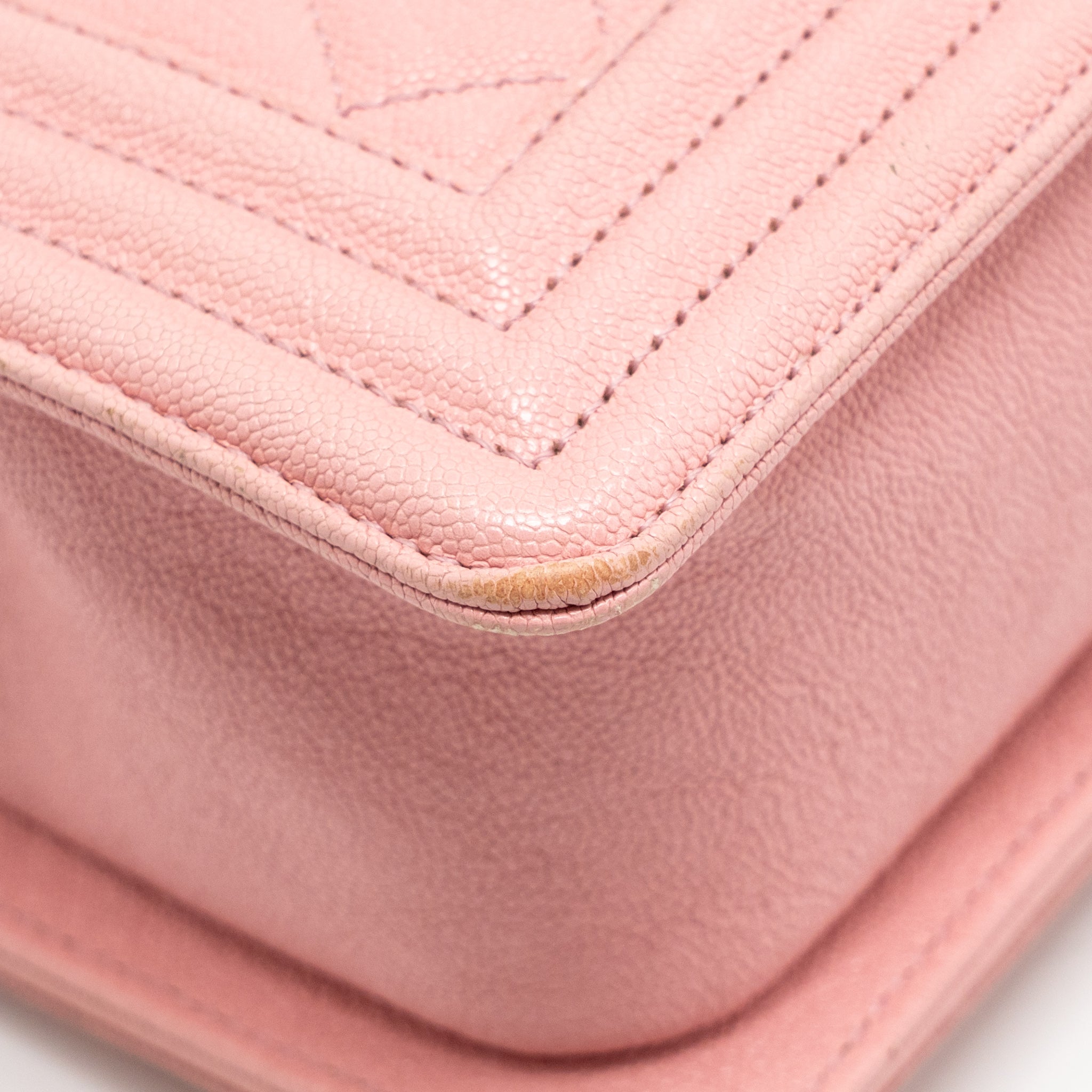 CHANEL MEDIUM BOY BAG GRAINED CALFSKIN PINK LGHW