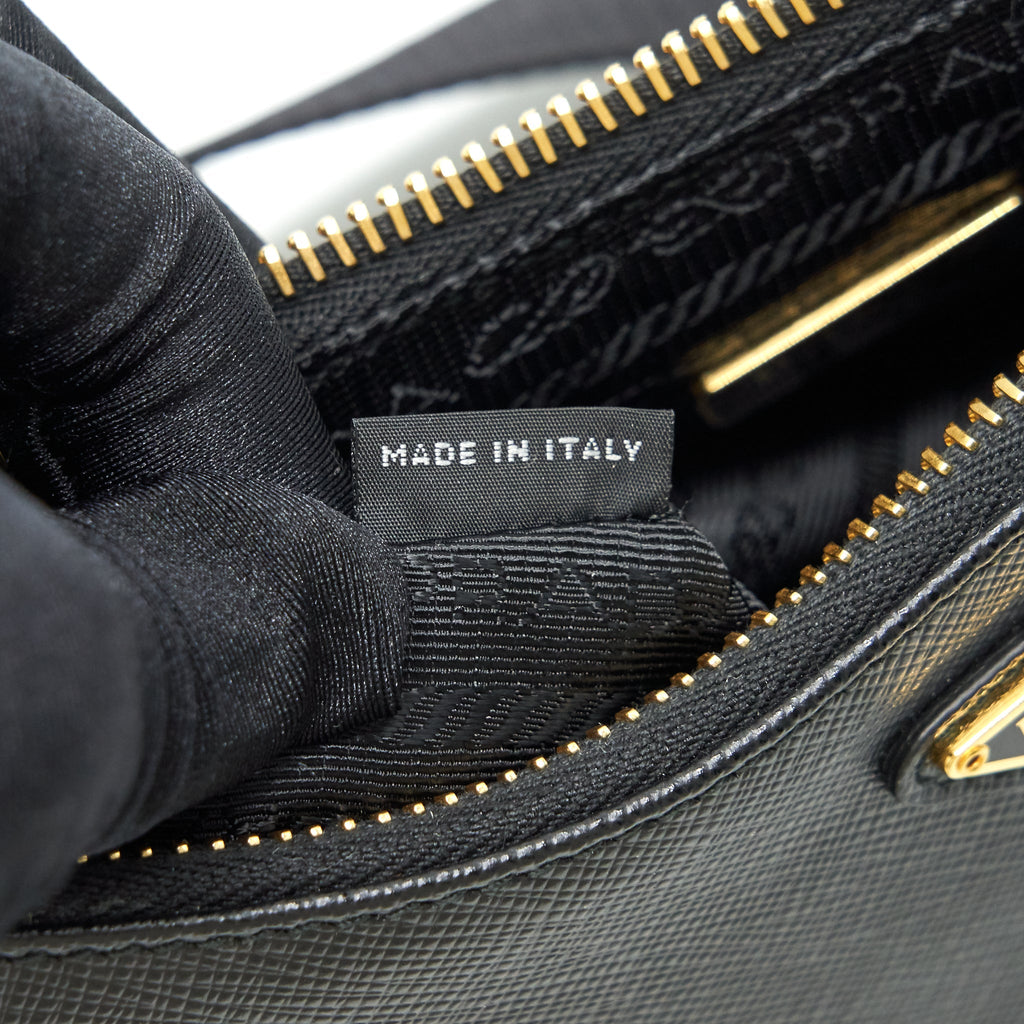 PRADA RE-EDITION SAFFIANO LEATHER IN BLACK